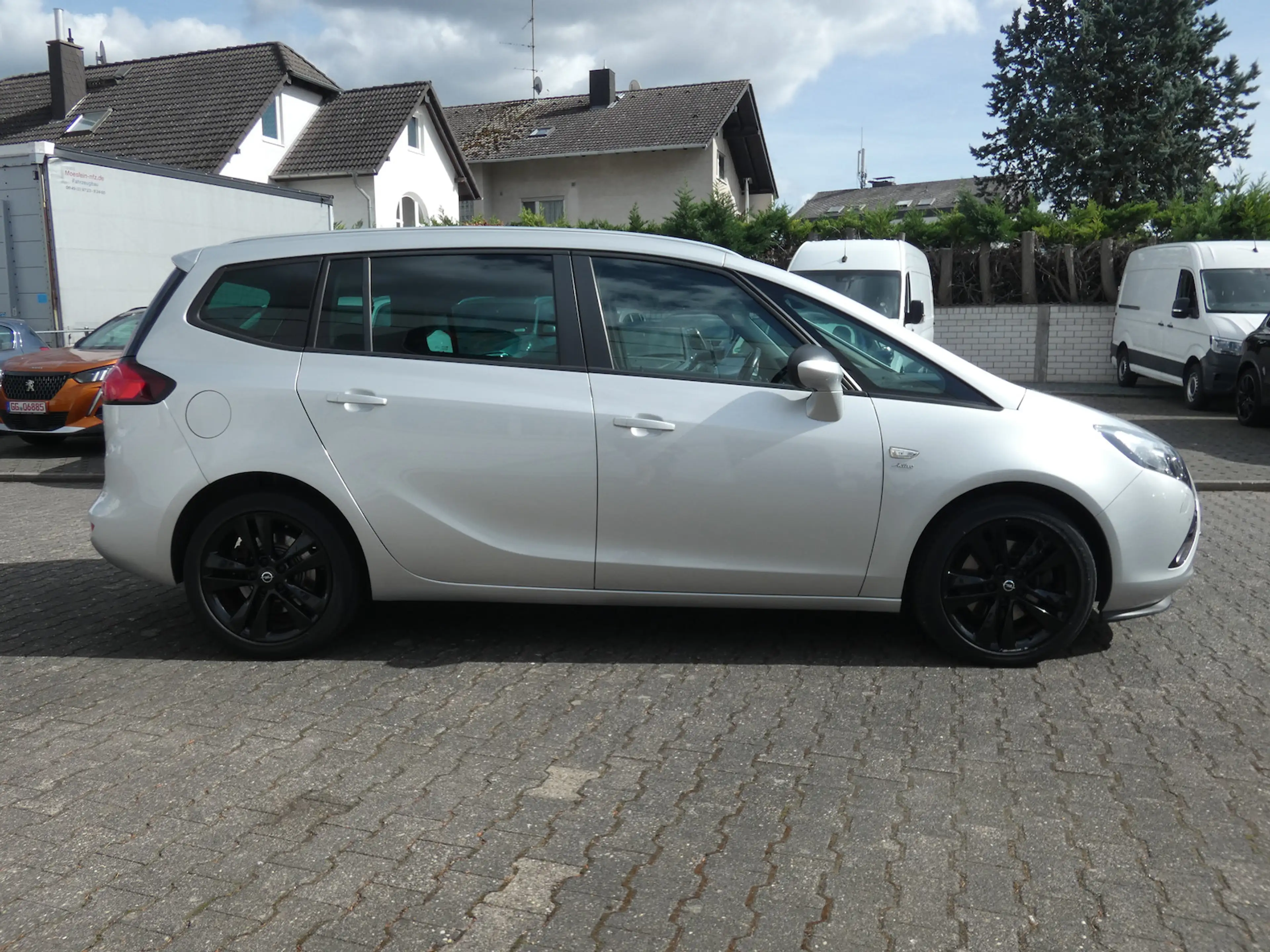 Opel Zafira Tourer 1,6 Turbo Active *AHK*KAMERA*PDC* — photo 9