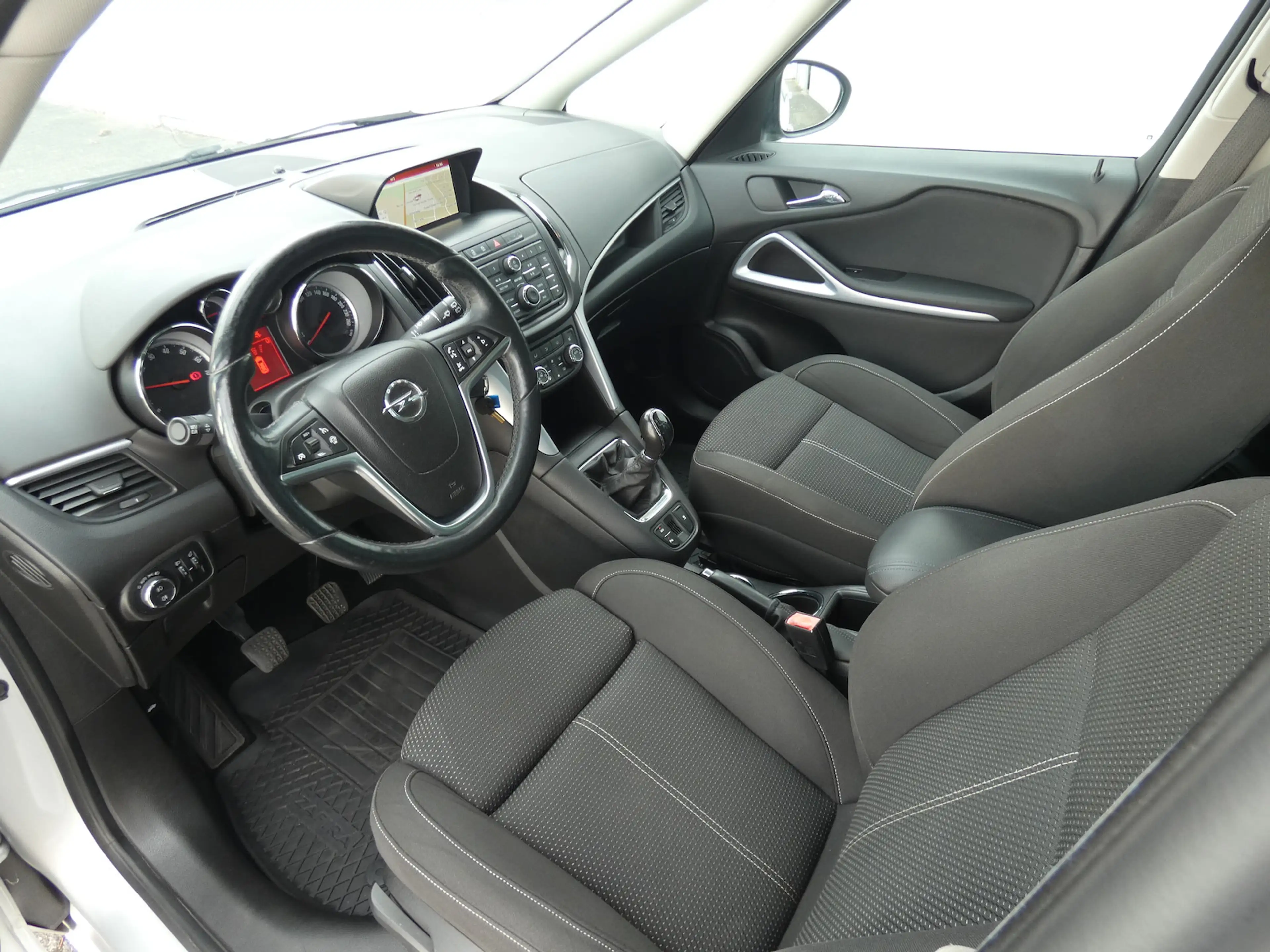 Opel Zafira Tourer 1,6 Turbo Active *AHK*KAMERA*PDC* — photo 15