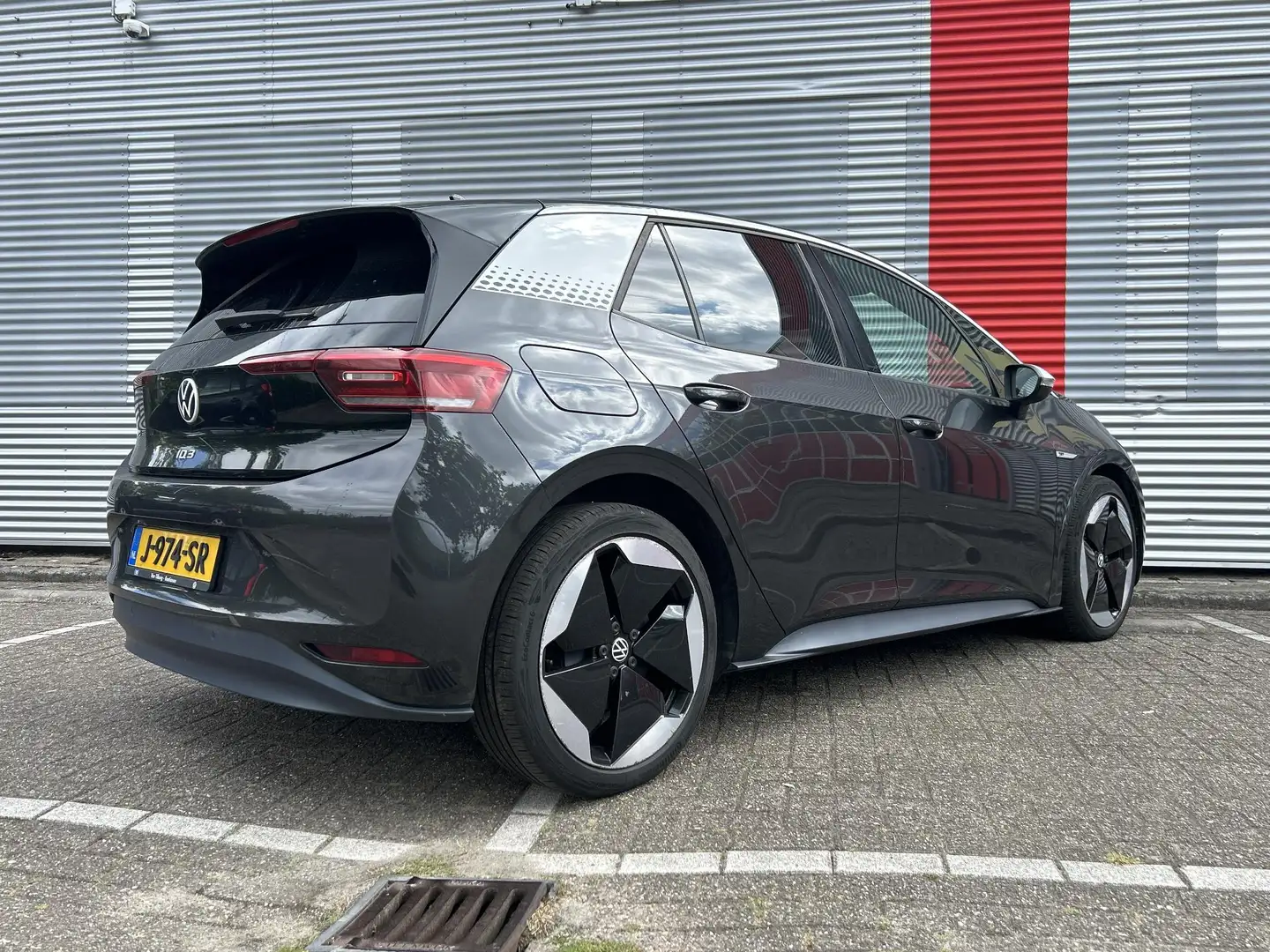 Volkswagen ID.3 First Max 58 kWh | € 10.450,- NETTO! | Pano | Lede Grijs - 2