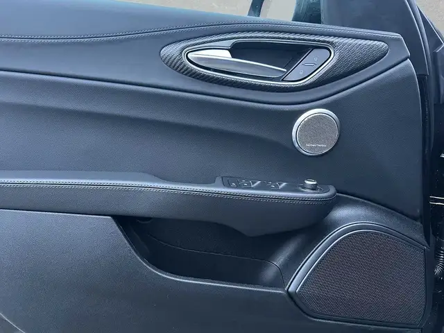 Alfa Romeo Giulia view 5