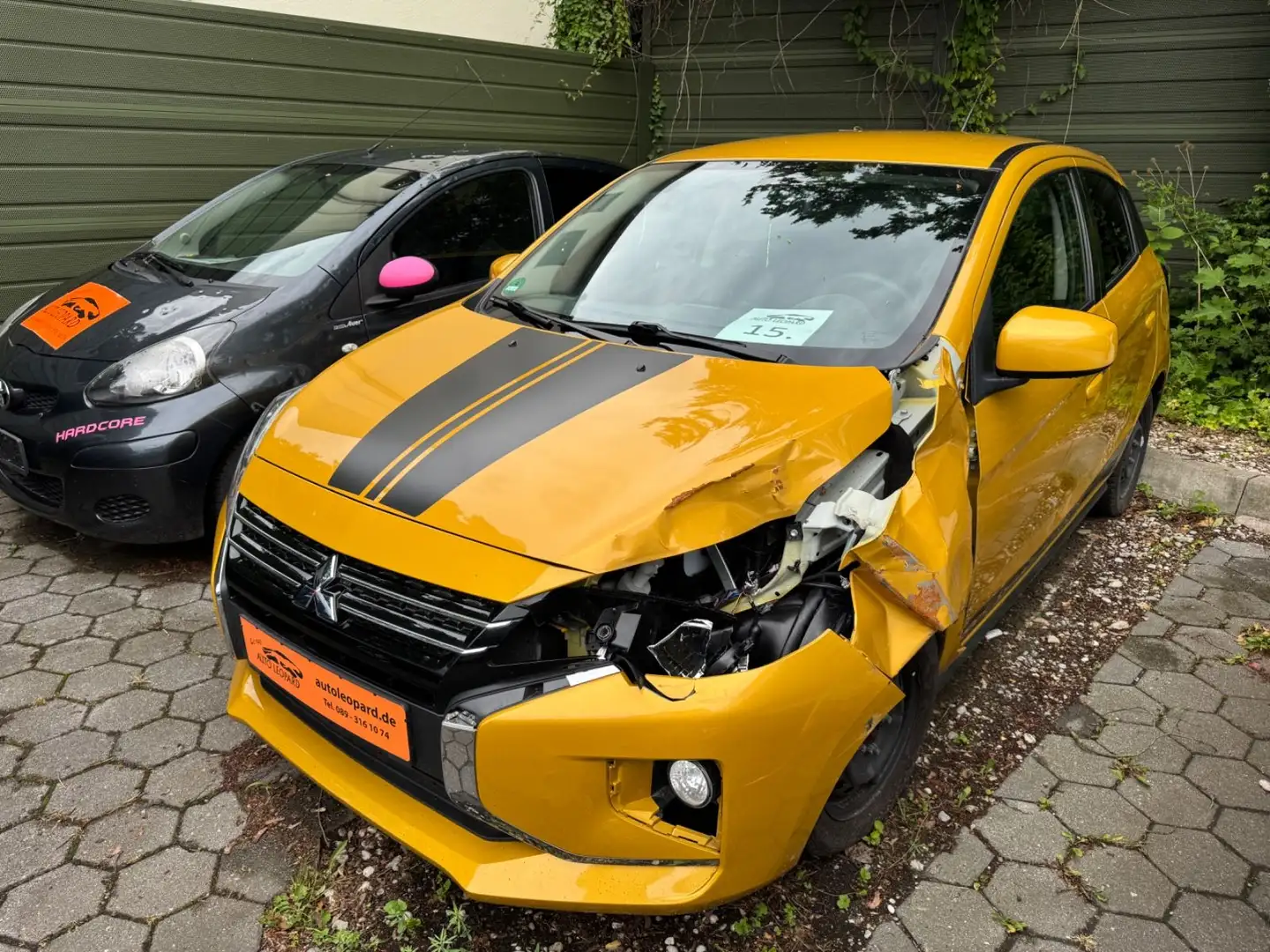 Mitsubishi Space Star Intro Edition+ 1,2l Geel - 2