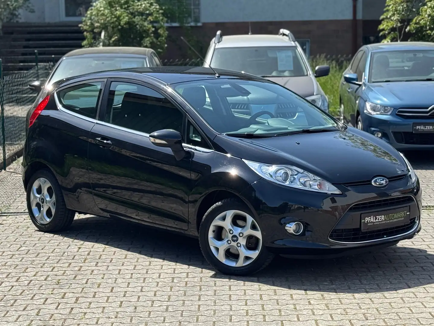 Ford Fiesta Titanium 38.000 km Scheckheftgepflegt keyless go Schwarz - 1
