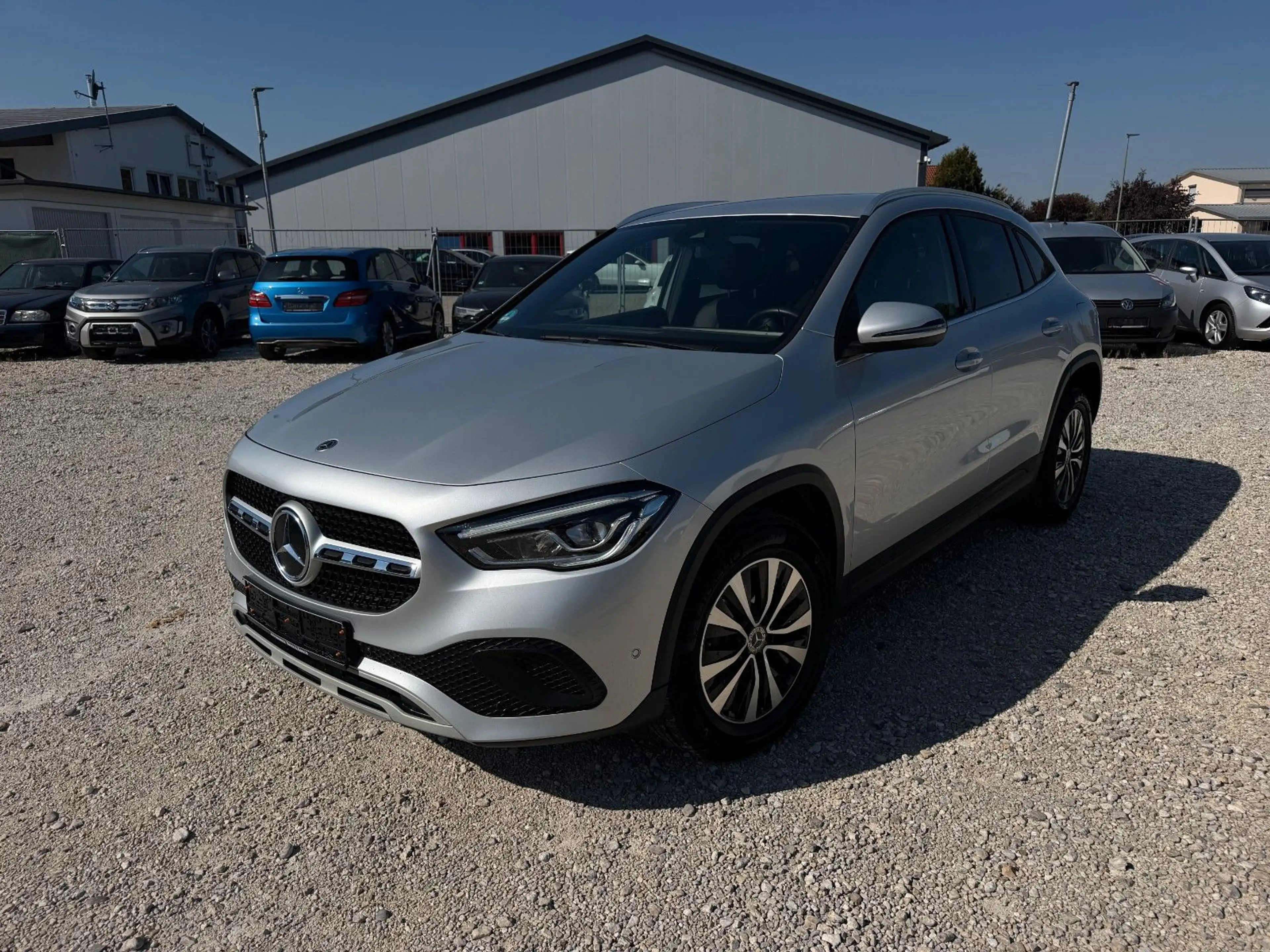 Mercedes-Benz GLA 200 d | MBUX | LED — photo 10