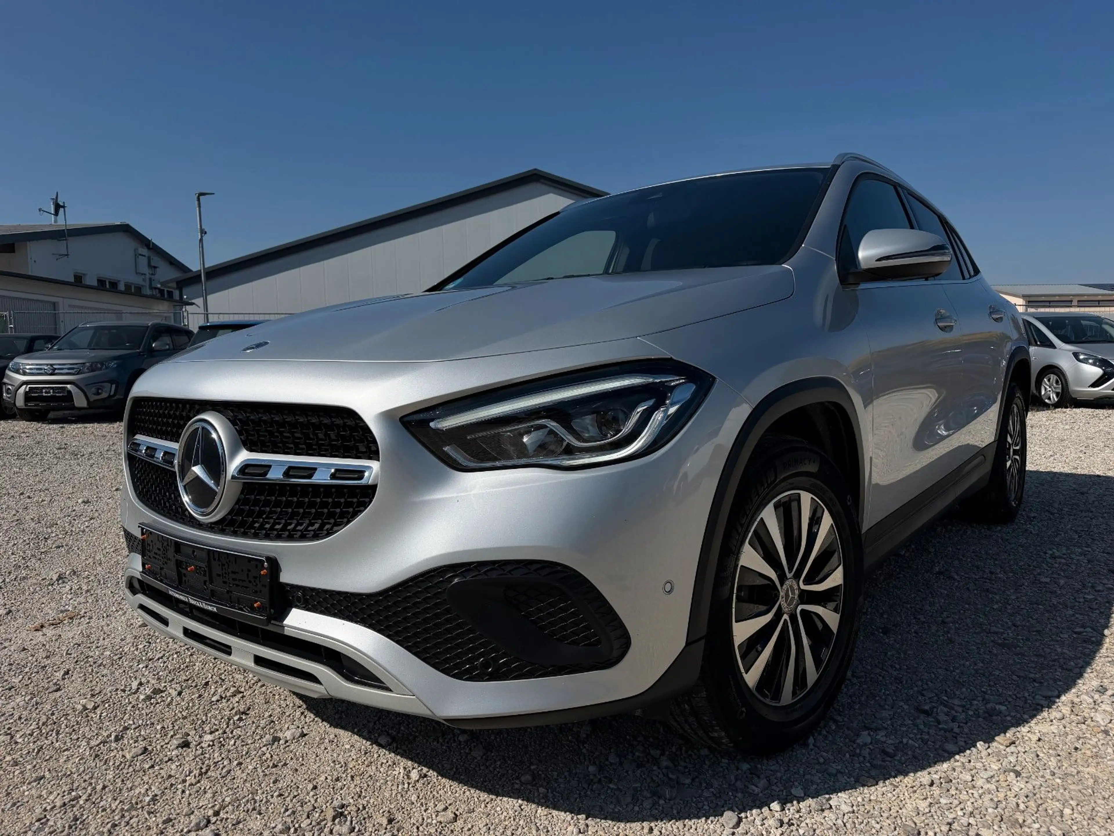 Mercedes-Benz GLA 200 d | MBUX | LED — photo 9