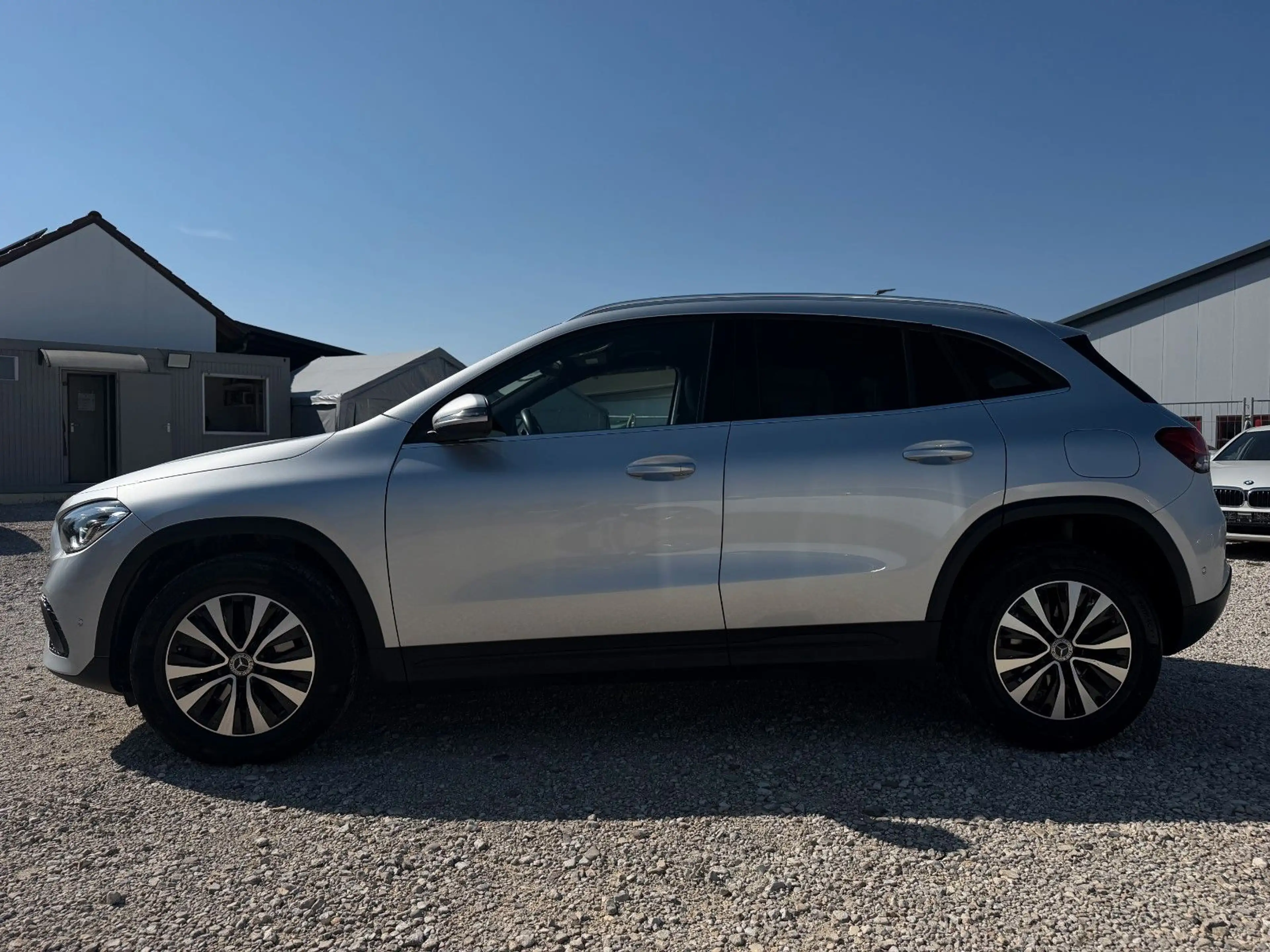 Mercedes-Benz GLA 200 d | MBUX | LED — photo 8