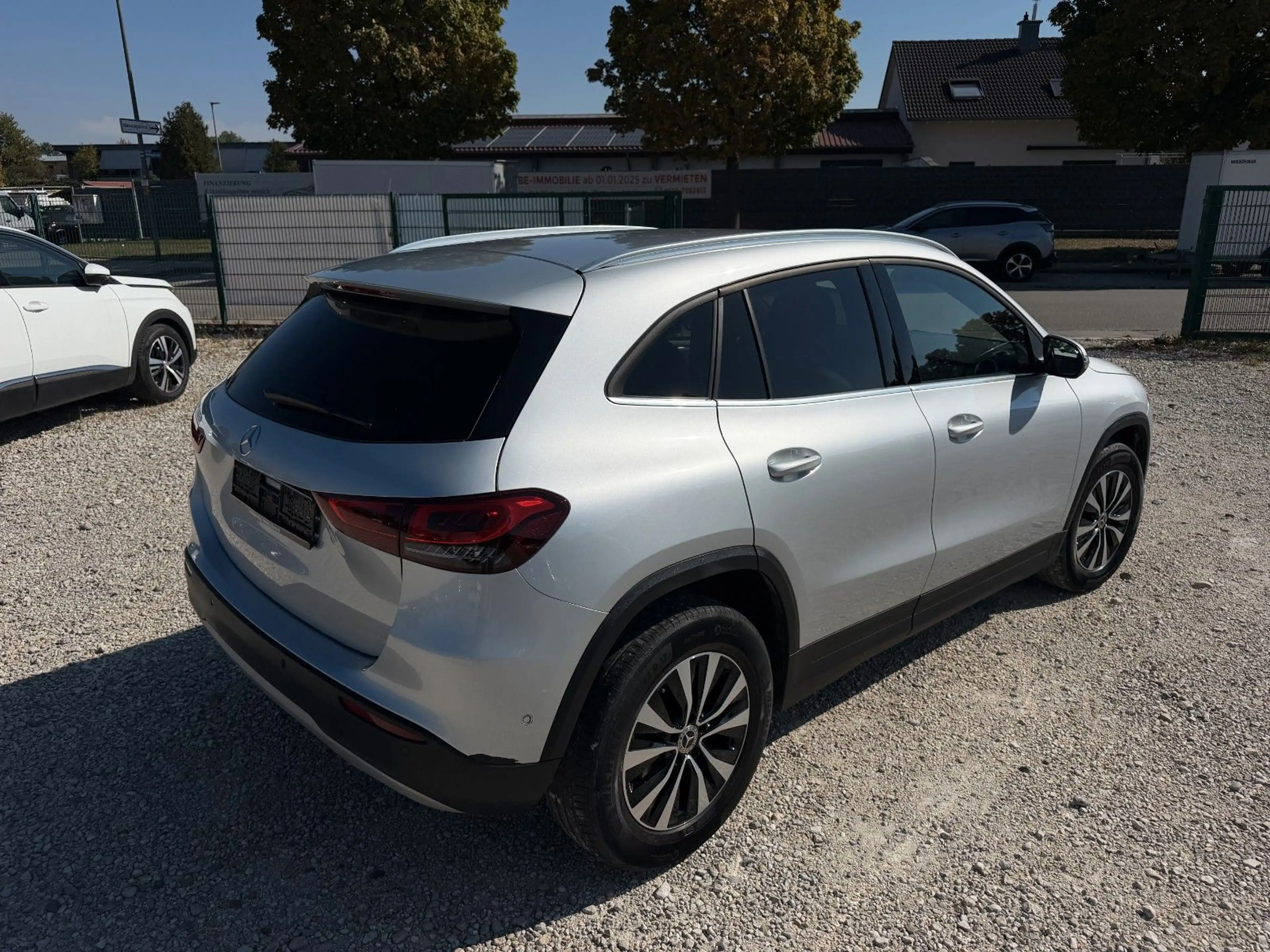 Mercedes-Benz GLA 200 d | MBUX | LED — photo 11