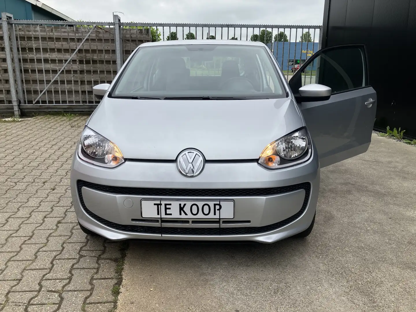 Volkswagen up! 1.0 move BlueM. Zilver - 1