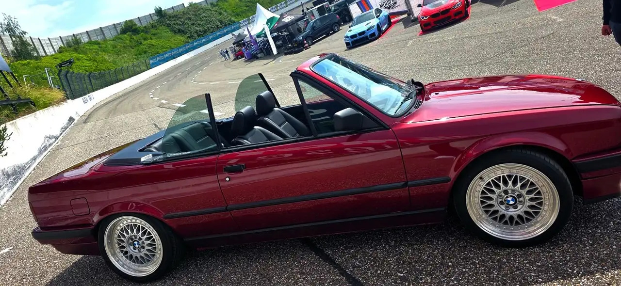 BMW 320i, foto 2
