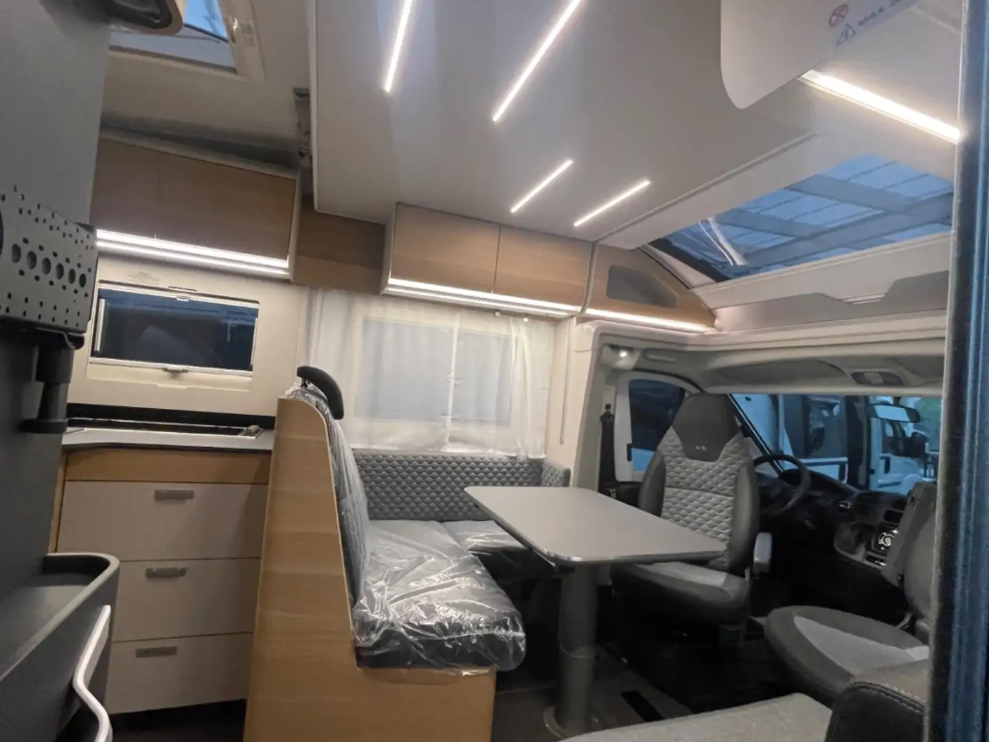 Adria Matrix 670 SL All-In Mark.SolarTemp,6-Gang,3,65t Weiß - 2
