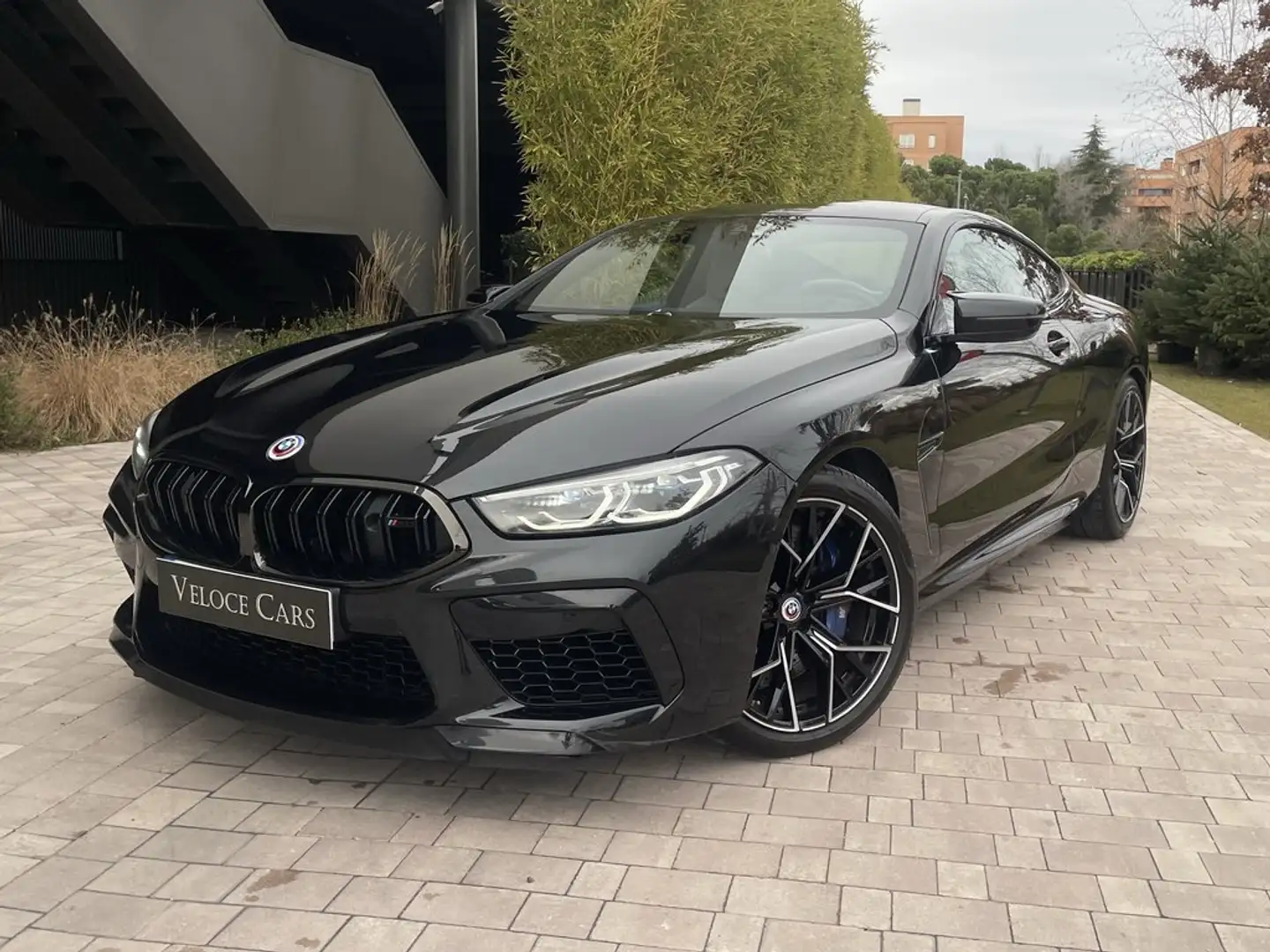 BMW M8 Competition Schwarz - 1