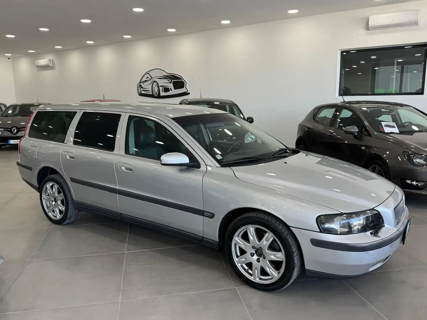 Volvo V70 V70 2.4 D5 20V cat aut. AWD Optima Argento - 1