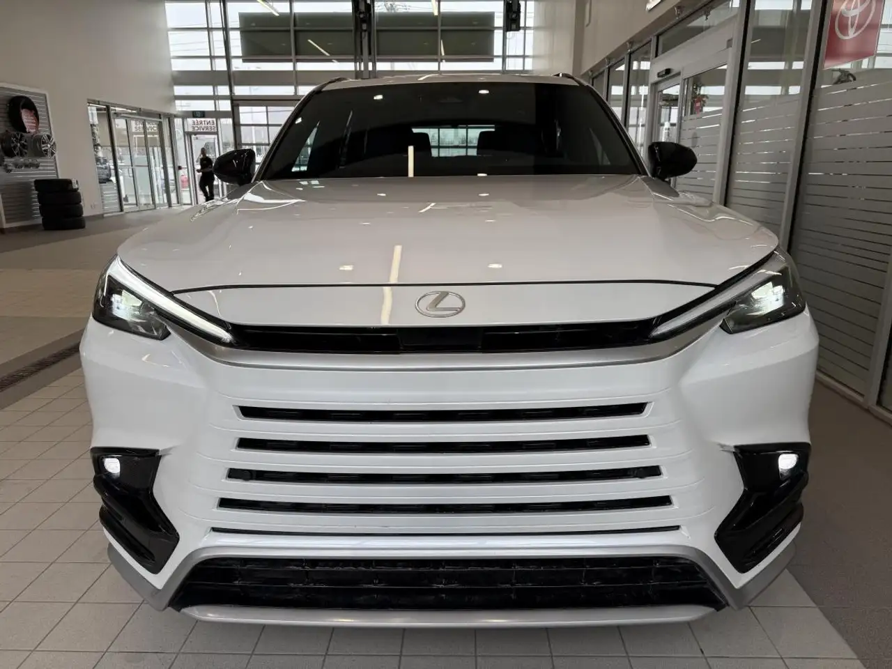 Lexus TX снимка Lexus TX
