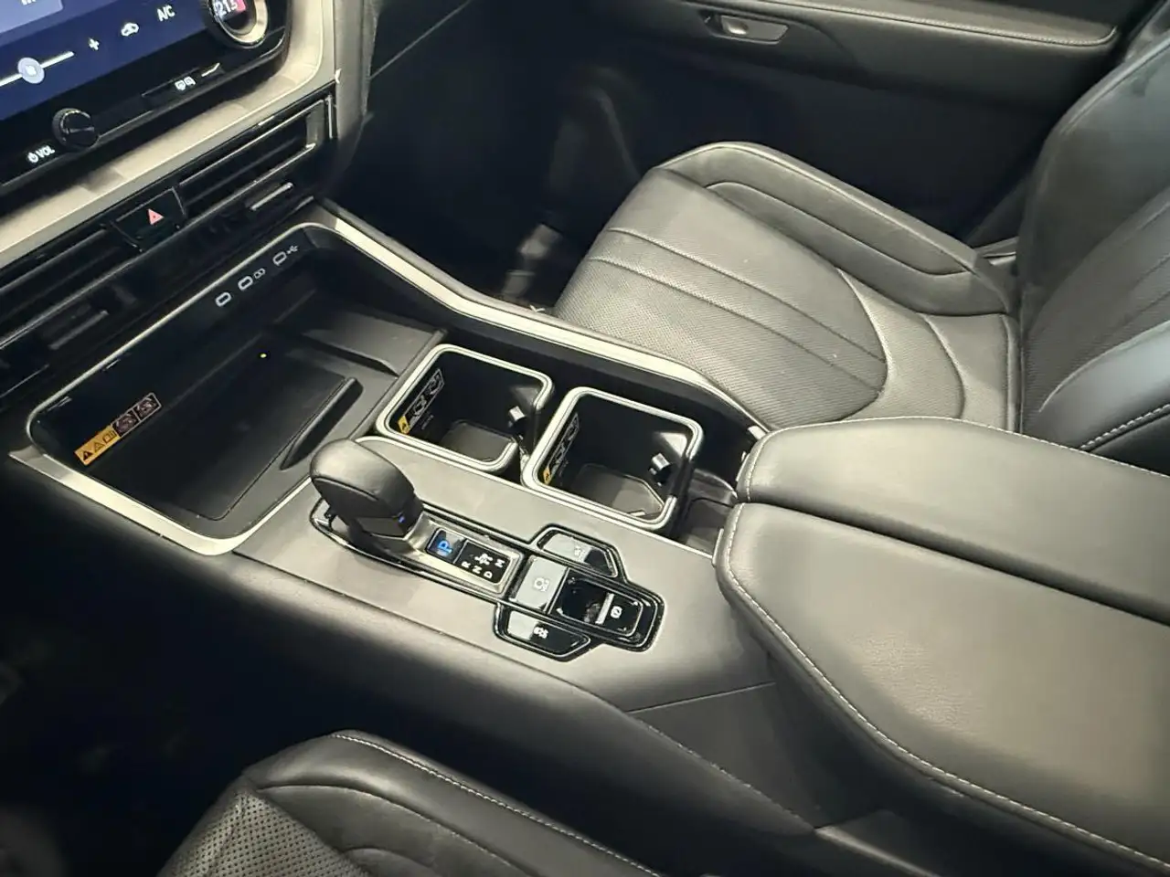Lexus TX снимка Lexus TX