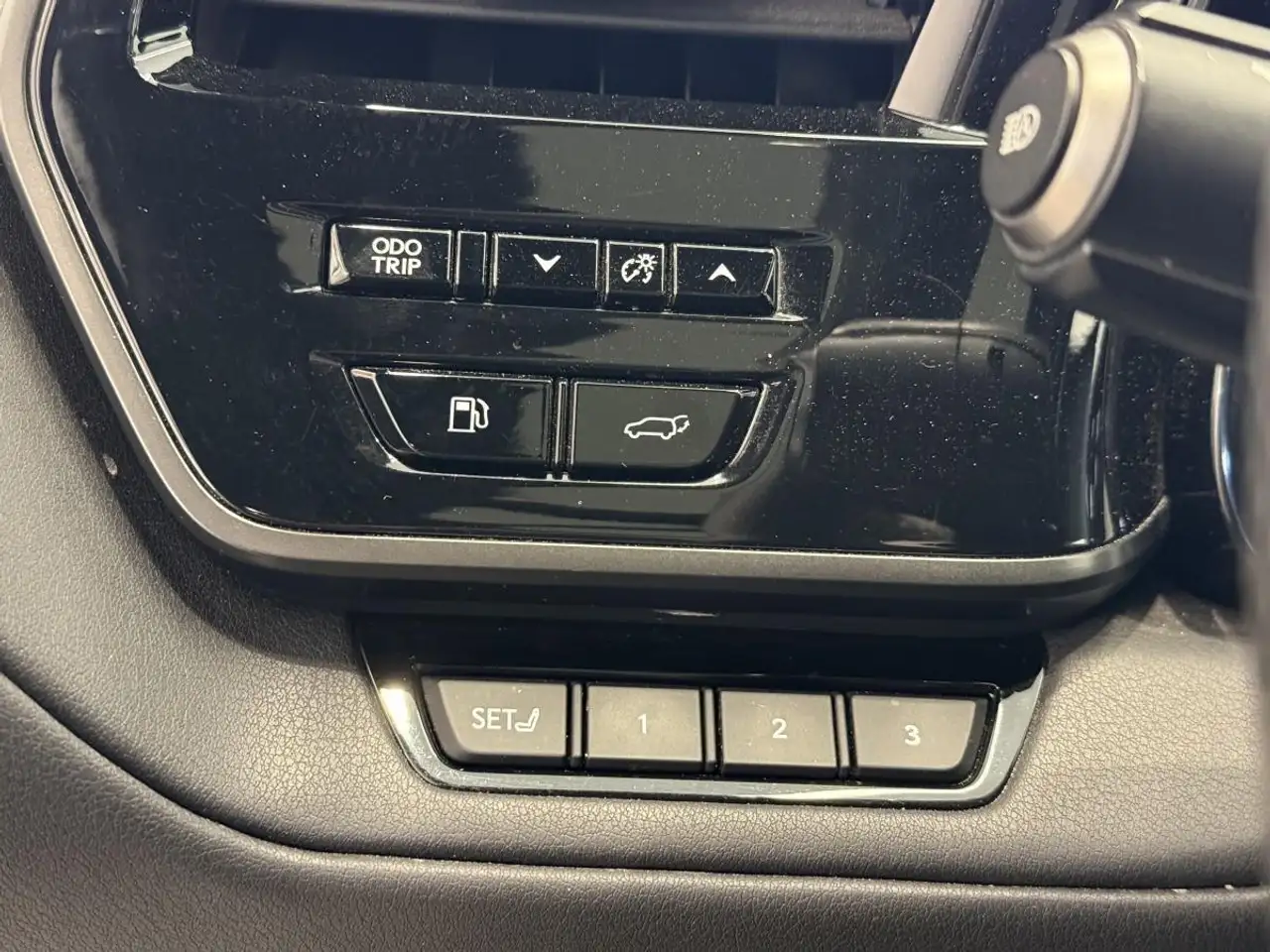 Lexus TX снимка Lexus TX