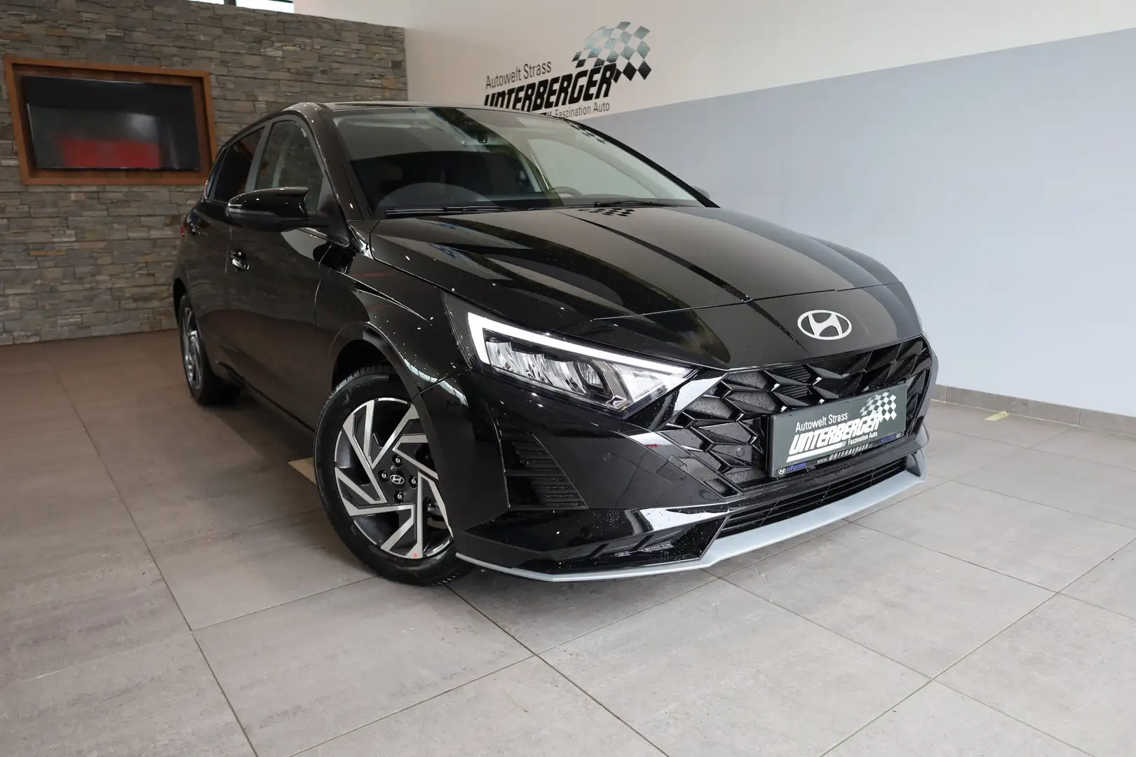 Hyundai i20 GO Plus 1.2 MPI Schwarz - 2