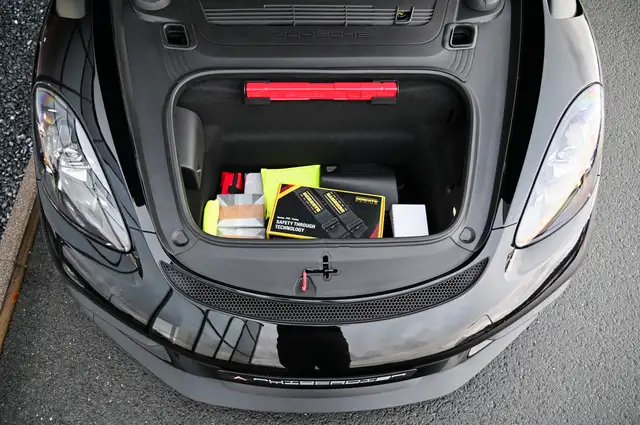 Porsche Cayman view 8