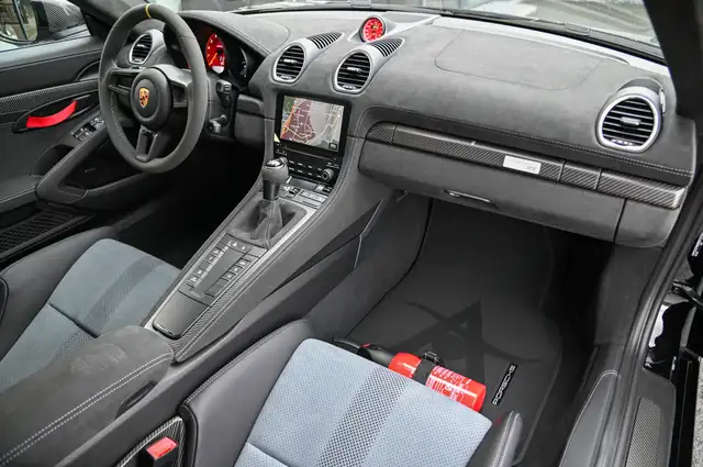 Porsche Cayman view 11