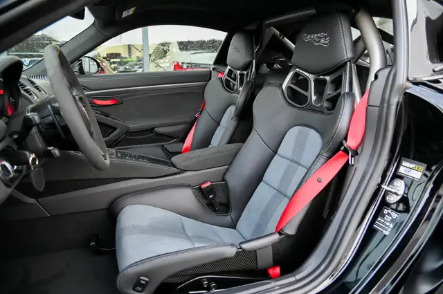 Porsche Cayman view 12