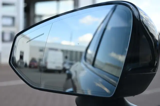 Volvo EX30 view 30
