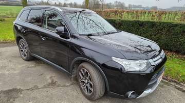 Outlander 2.2 DI-D 4WD Instyle