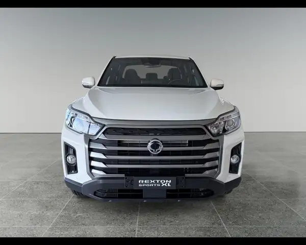 KGM Rexton view 3