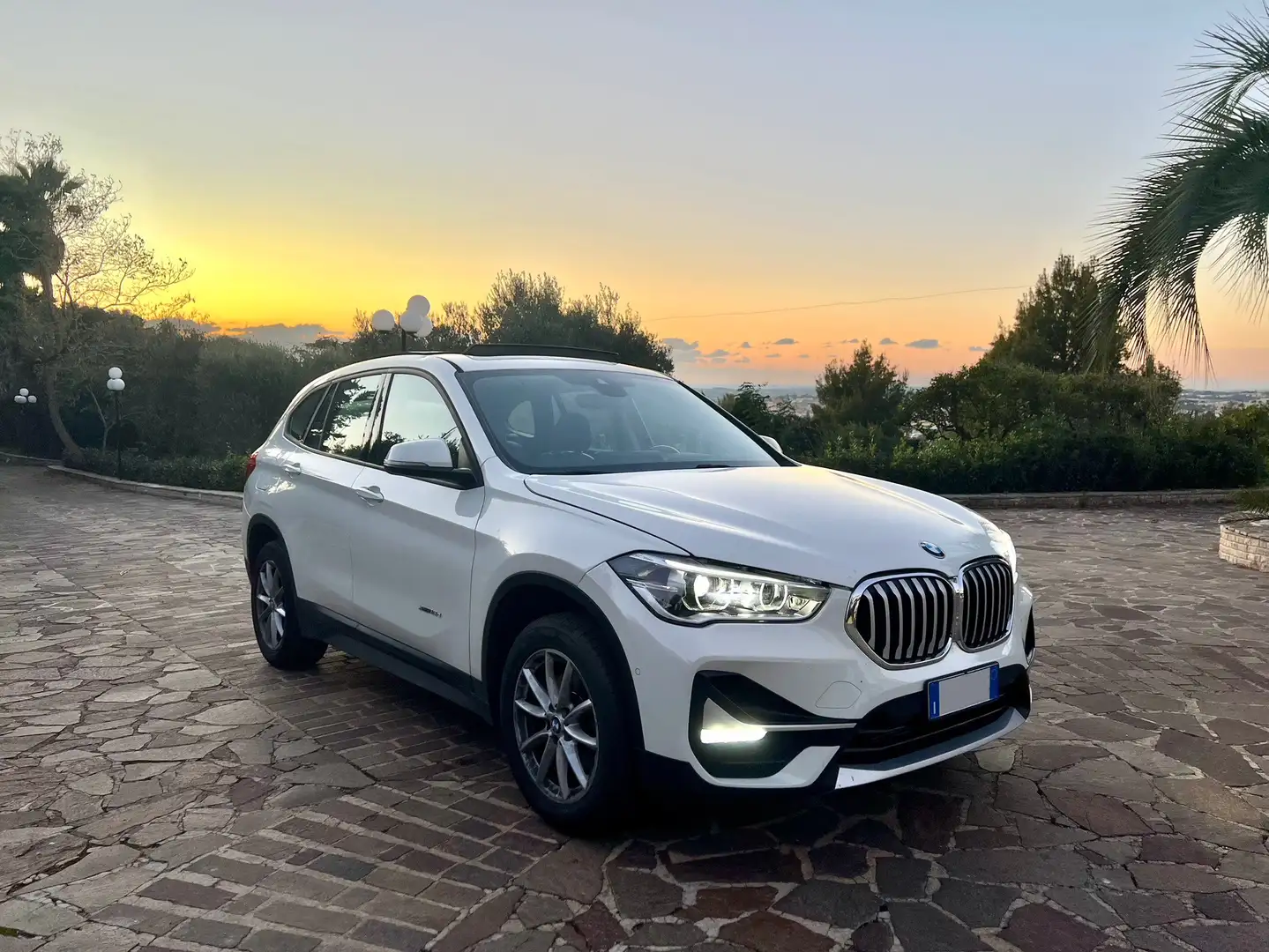 BMW X1 xDrive18d Advantage Autom. Tetto Led CarPlay TV Bianco - 2