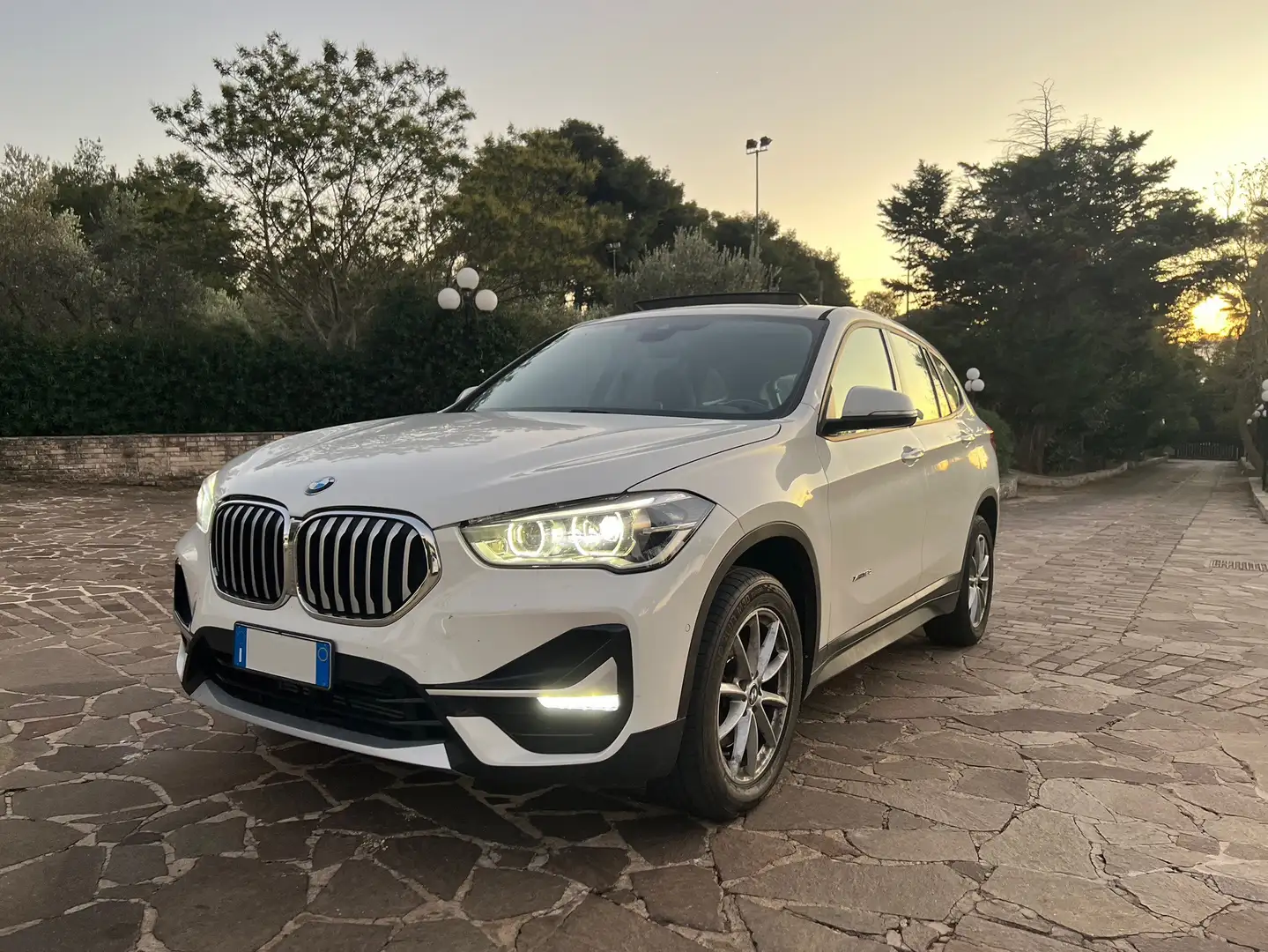 BMW X1 xDrive18d Advantage Autom. Tetto Led CarPlay TV Bianco - 1
