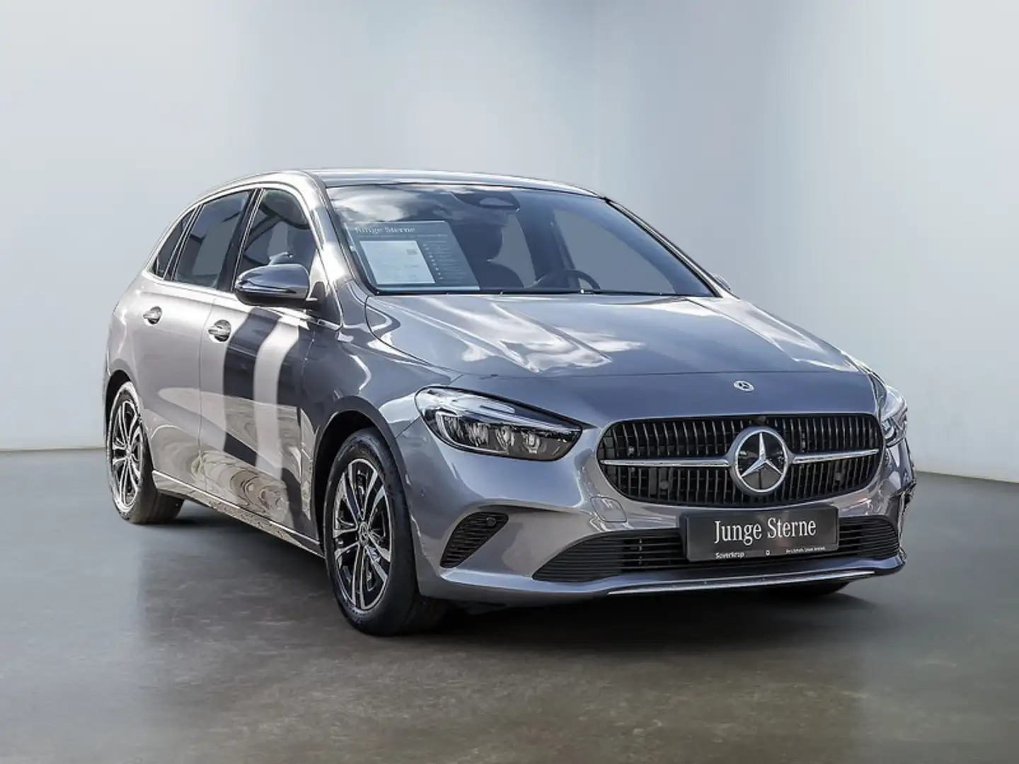 Mercedes-Benz B 180 , Progressive Navi LED AHK Pano Kamera Spu Grijs - 2