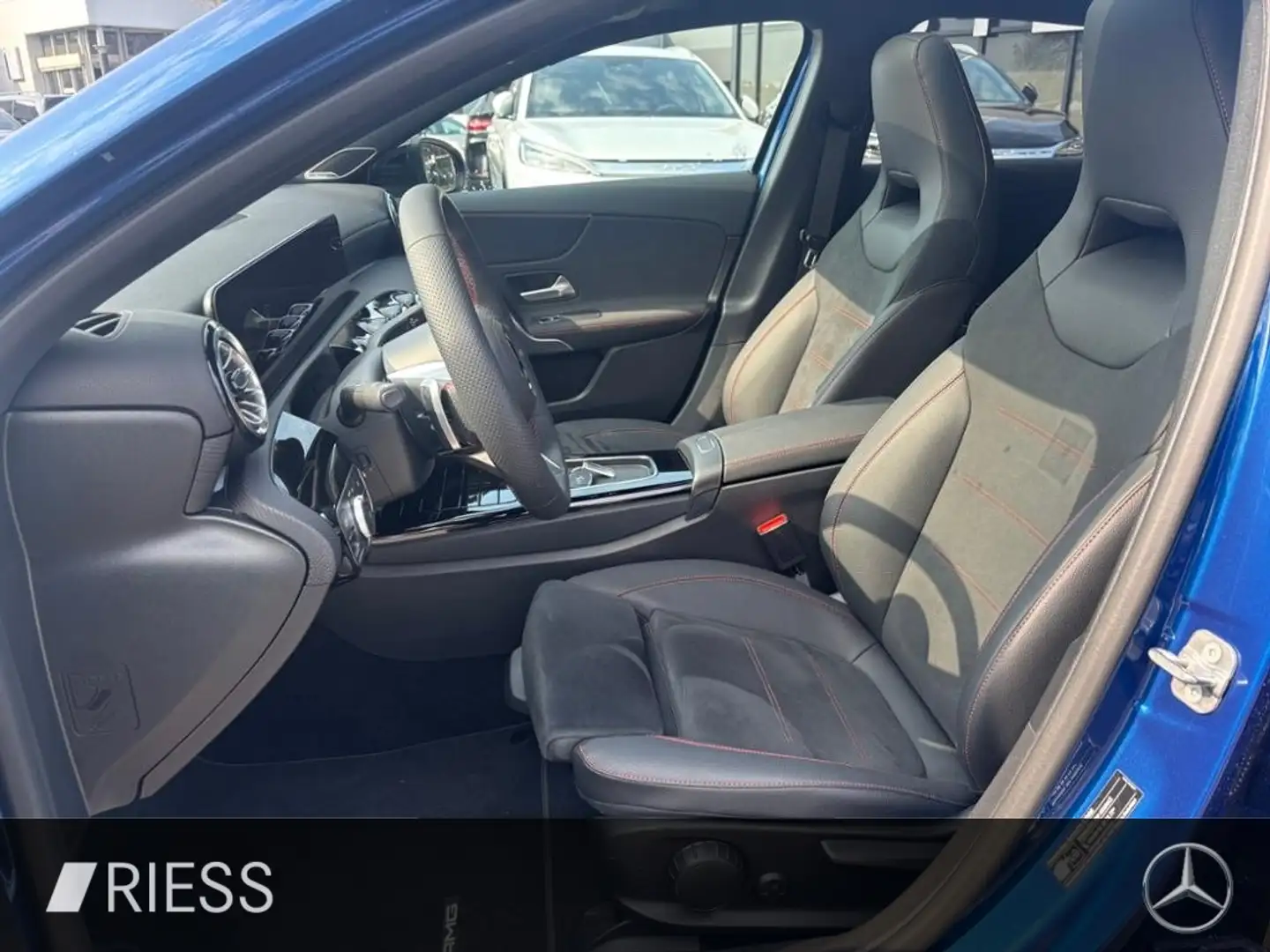 Mercedes-Benz A 220 4M AMG+AHK+PANO+MULTIBEAM+KAMERA+KEYLESS+ Modrá - 2