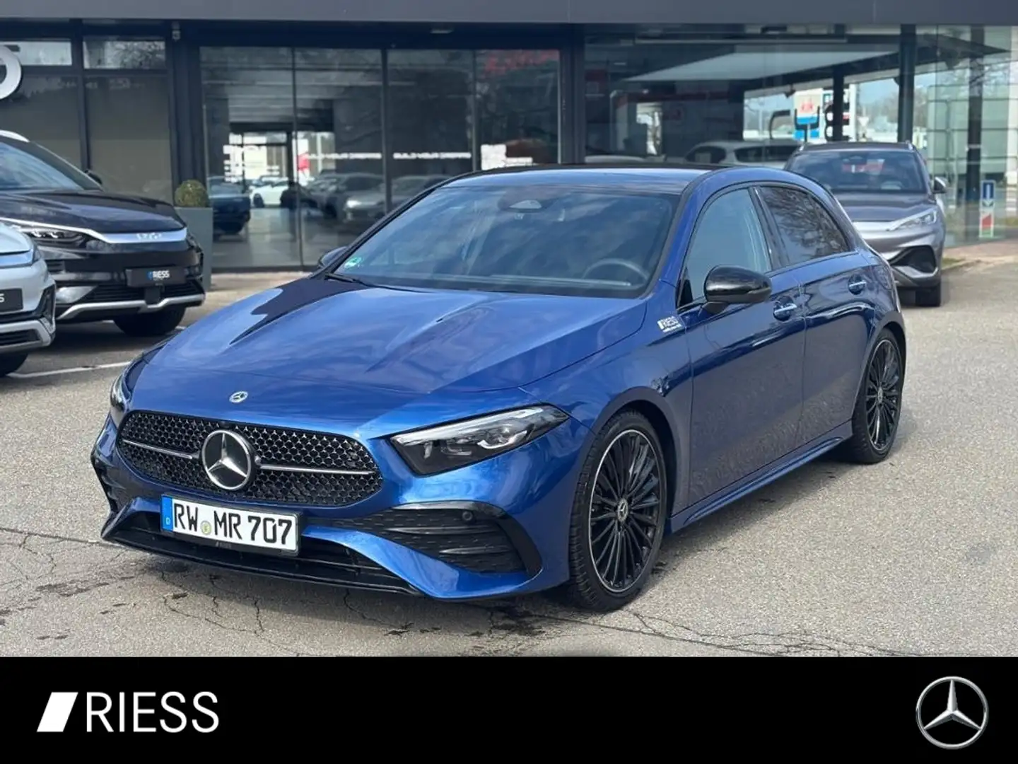 Mercedes-Benz A 220 4M AMG+AHK+PANO+MULTIBEAM+KAMERA+KEYLESS+ Modrá - 1