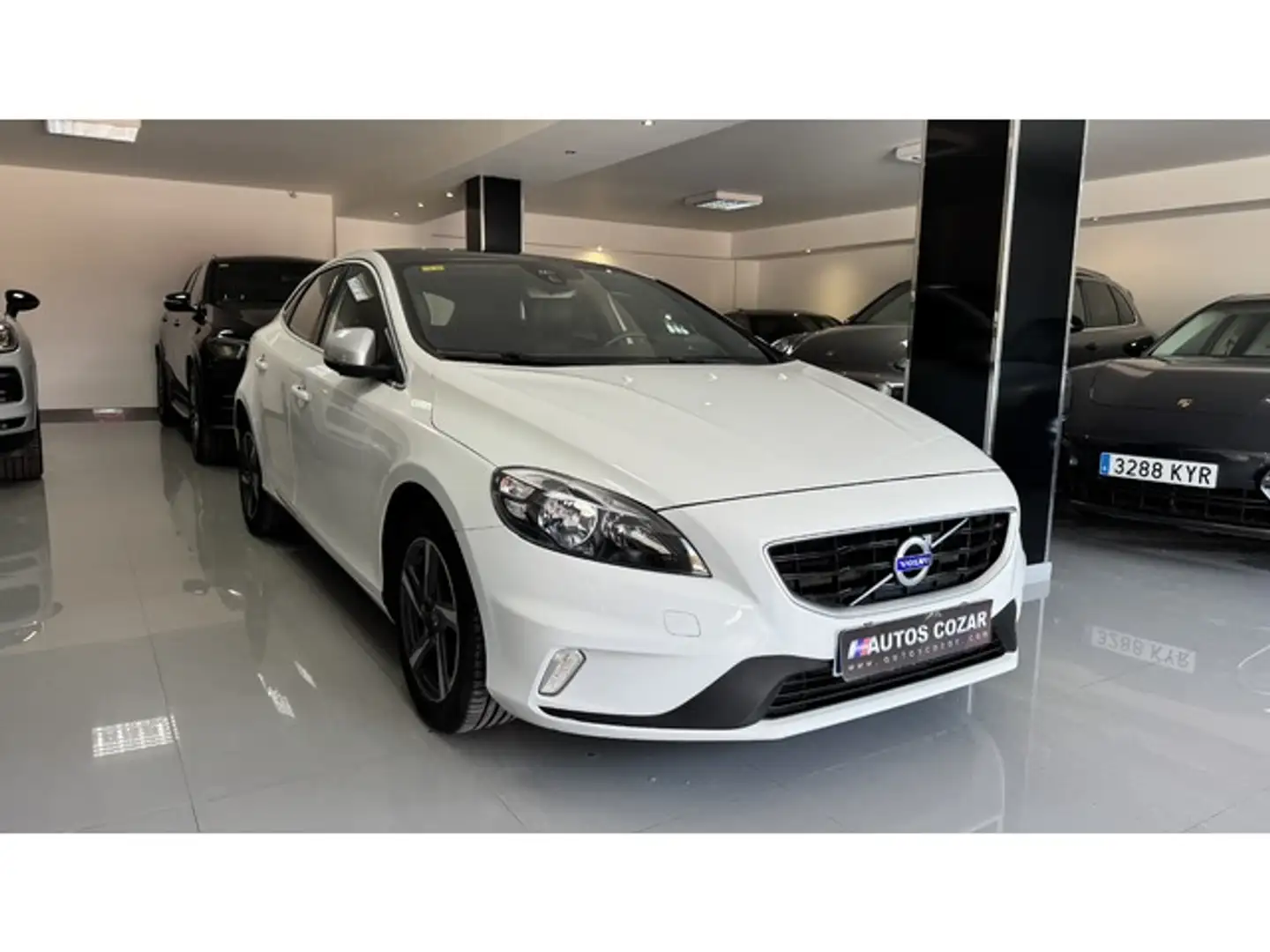 Volvo V40 D2 R-Design Momentum Aut. 120 Blanco - 2