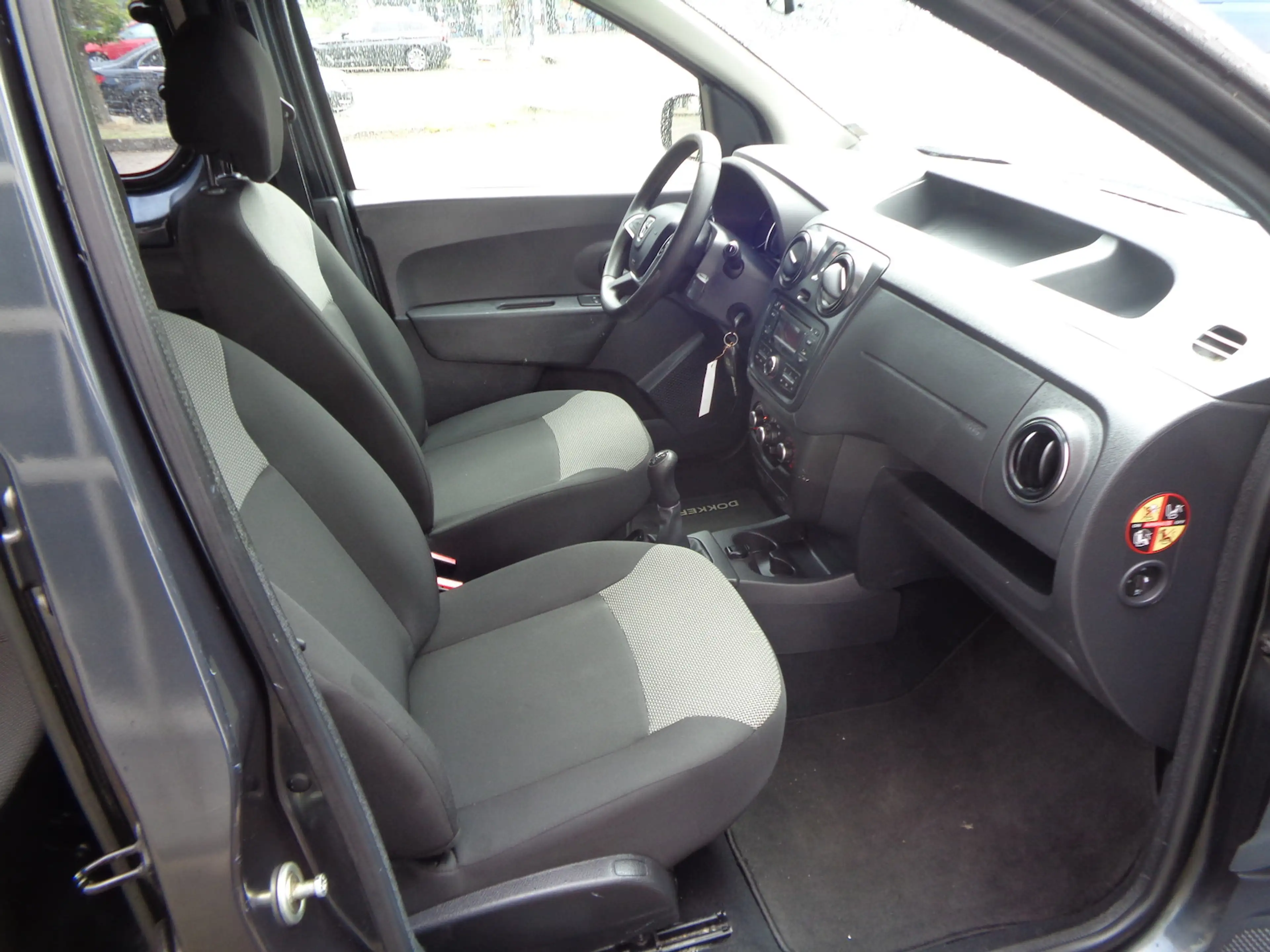 Dacia Dokker 1.6 — photo 8
