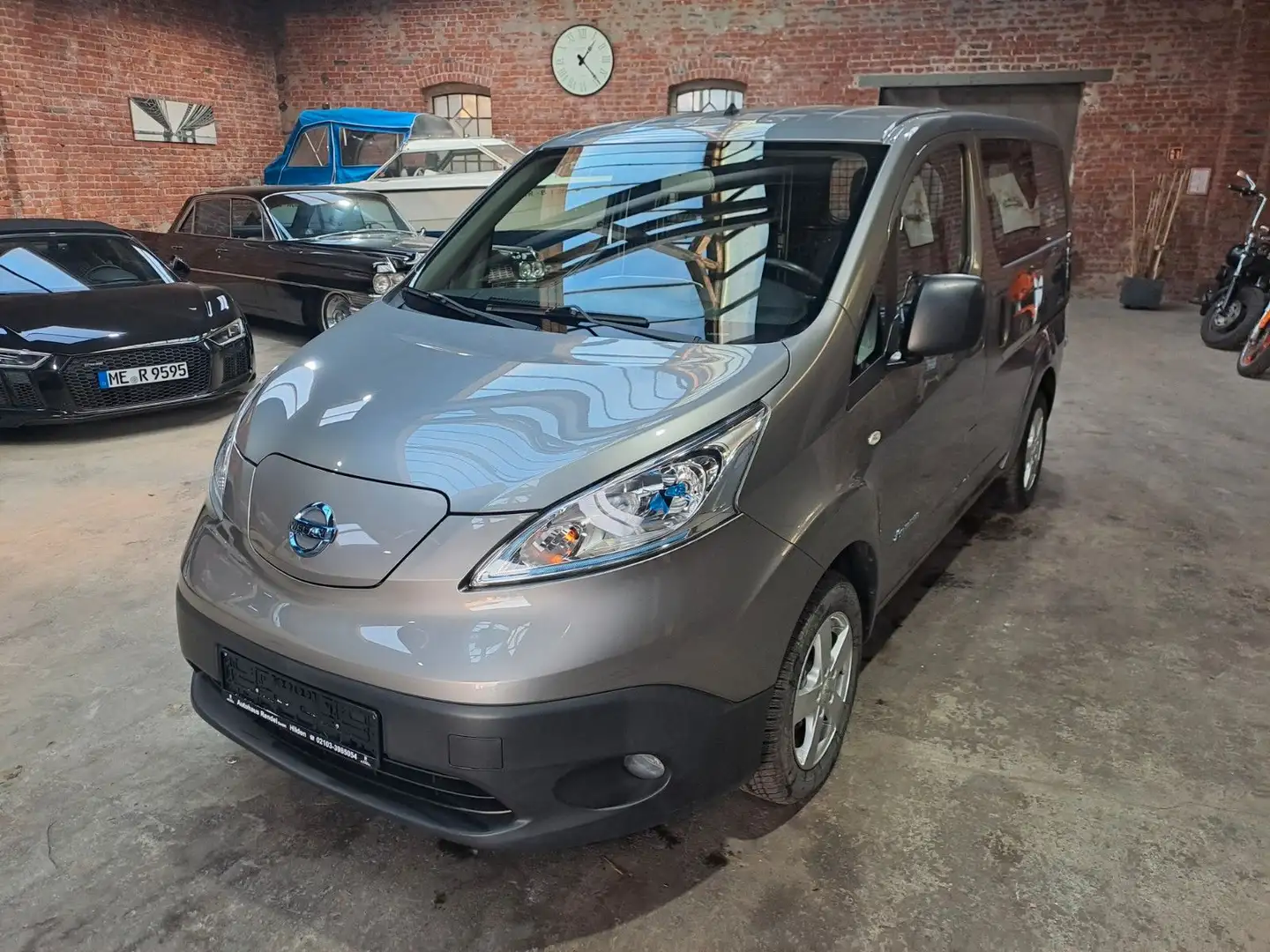 Nissan E-NV200 TüvNeu Sitzh. Kamera AHK Klima 40kWh Grau - 1