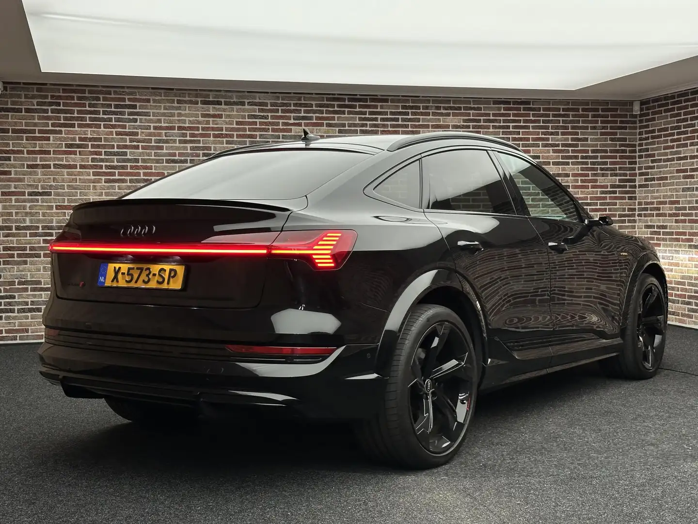 Audi e-tron Sportback S quattro 95 kWh | B&O| Dak| Night visio Чорний - 2