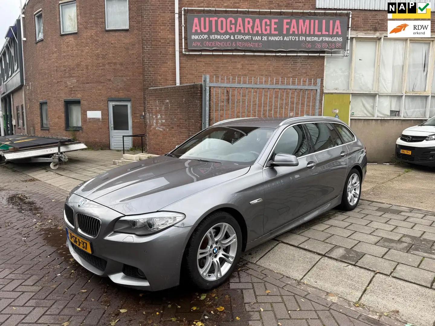 BMW 520 5-serie Touring 520i M Pakket Grijs - 1