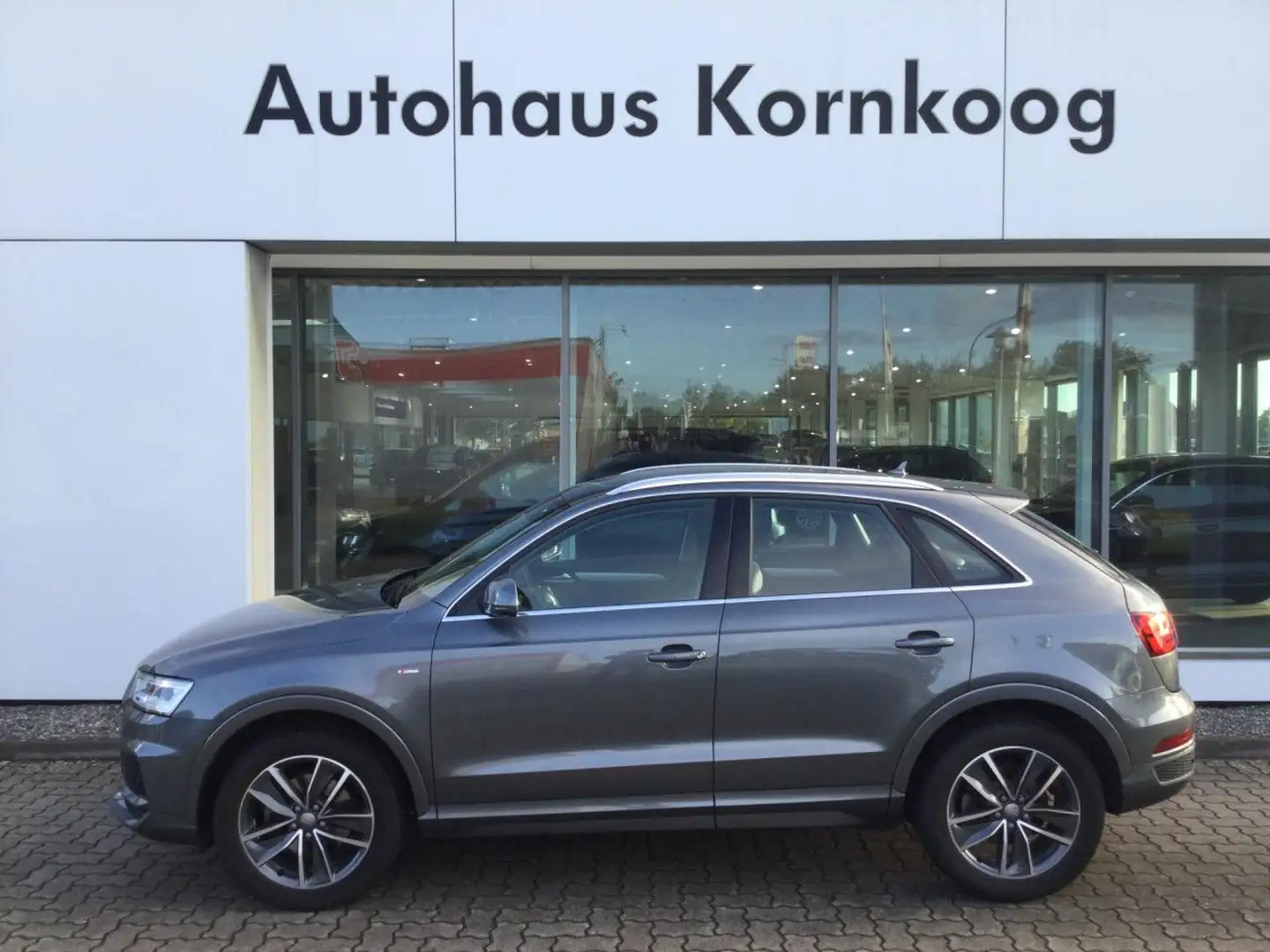 Audi Q3 1.4 TFSI S-Line AHK e-Klappe Navi LED Klima Gris - 1