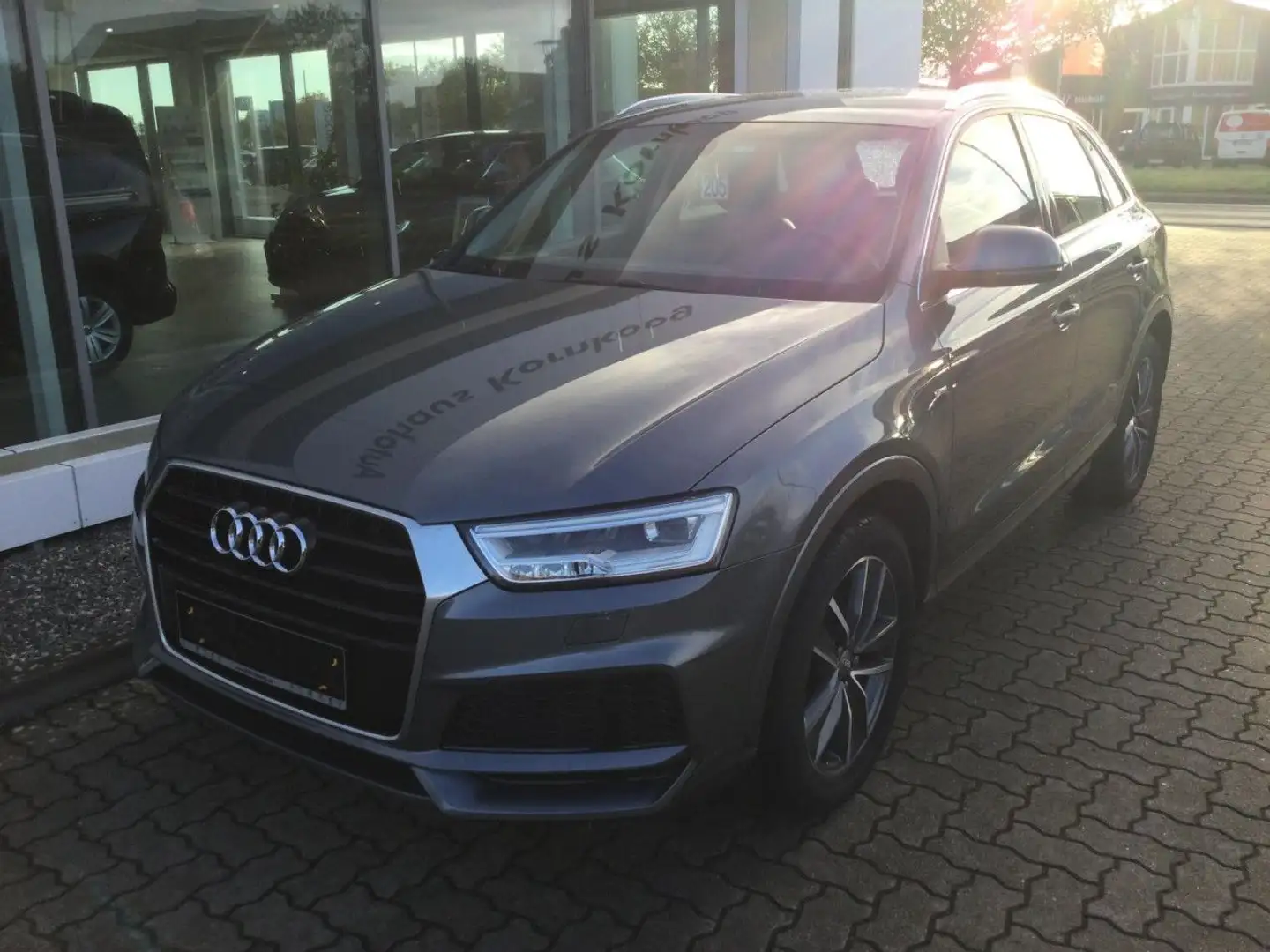 Audi Q3 1.4 TFSI S-Line AHK e-Klappe Navi LED Klima Gris - 2