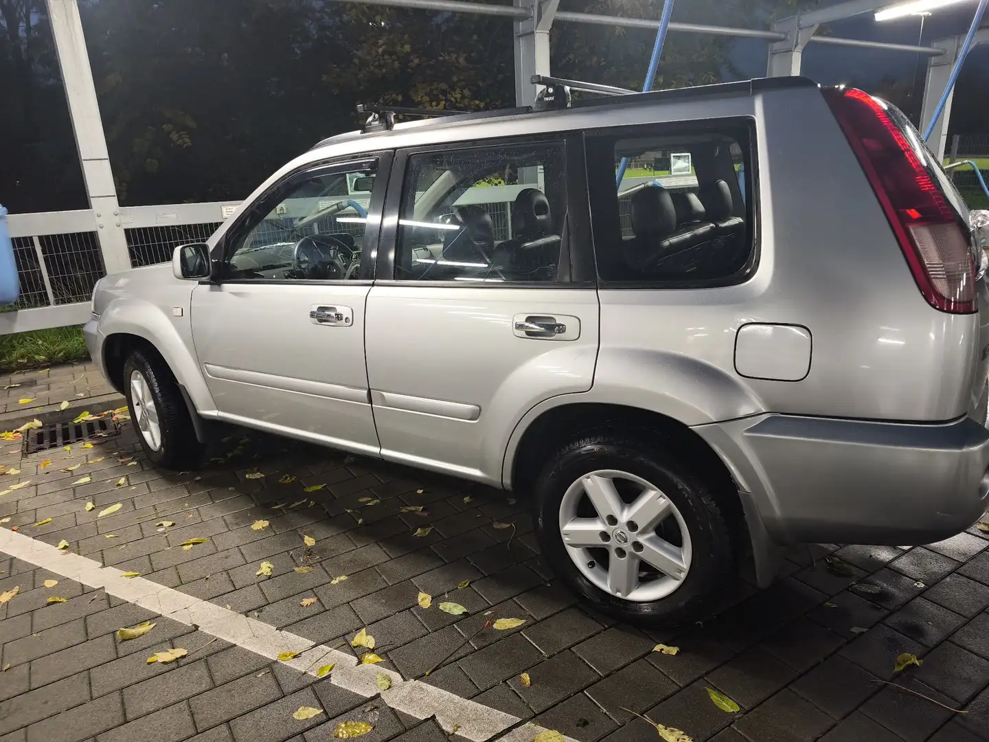 Nissan X-Trail 2.2 dCi 4x4 DPF Comfort Grau - 1