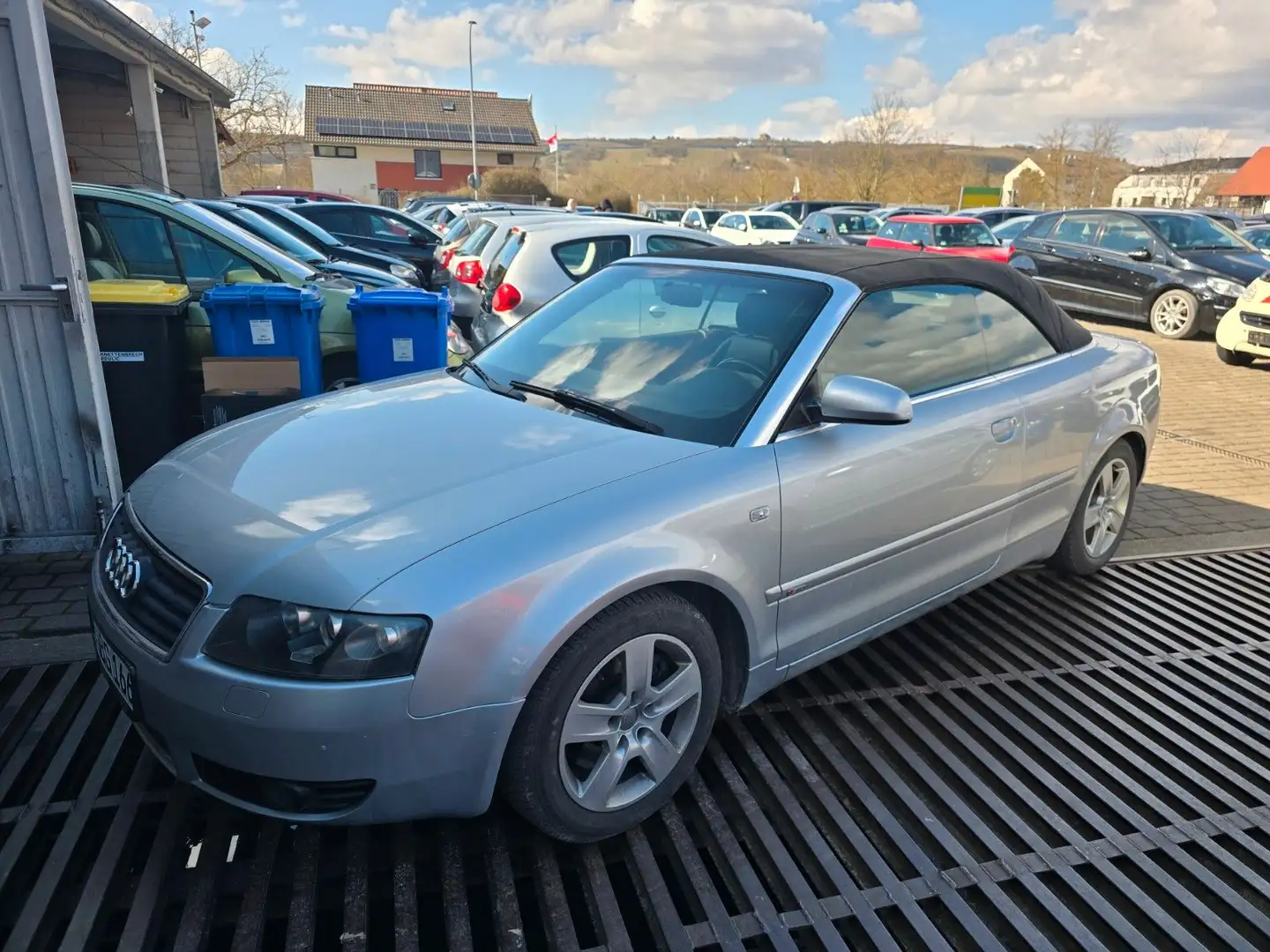 Audi A4 Cabrio 2.4 Leder Tüv Xenon Navi Sitzhzg FuZv Plateado - 1