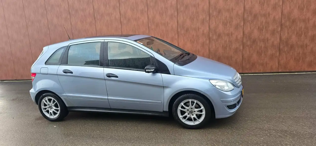 Mercedes-Benz B 200