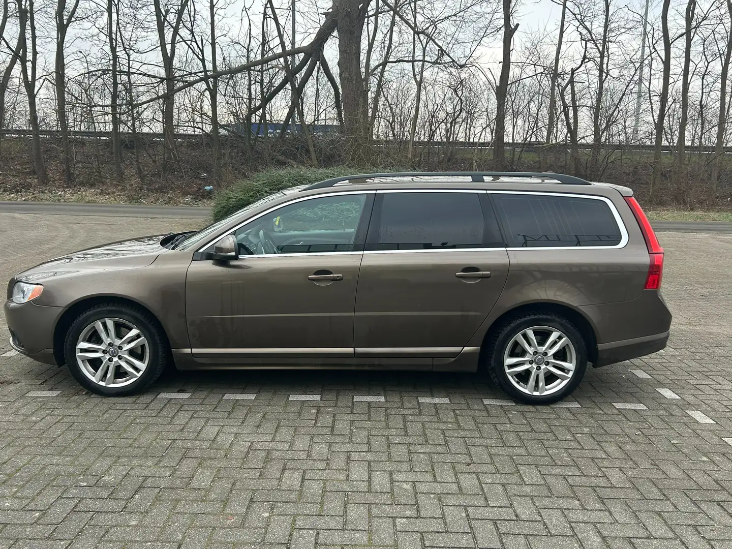 Volvo V70 V70 D3 Momentum Gris - 2