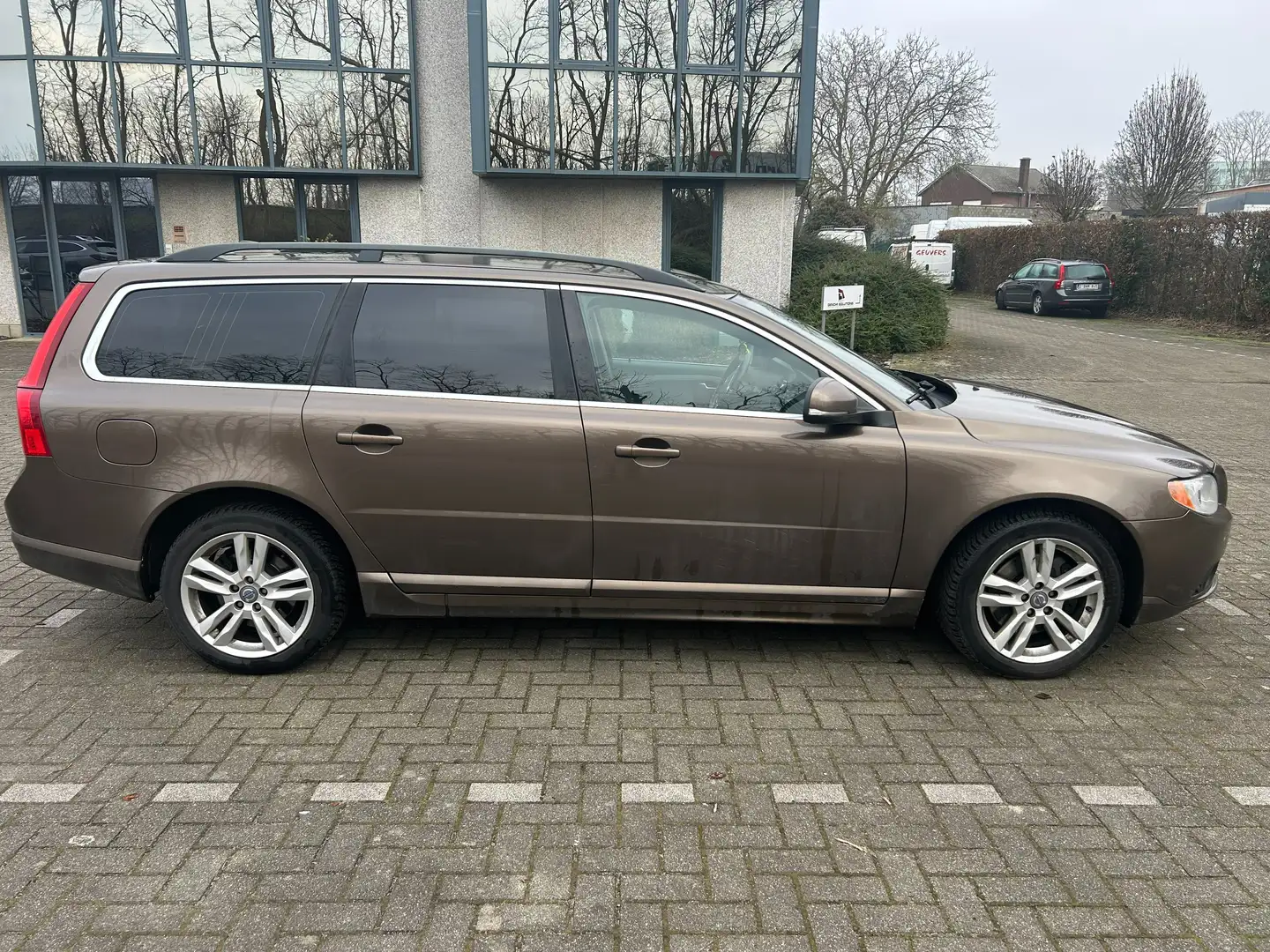 Volvo V70 V70 D3 Momentum Gris - 1