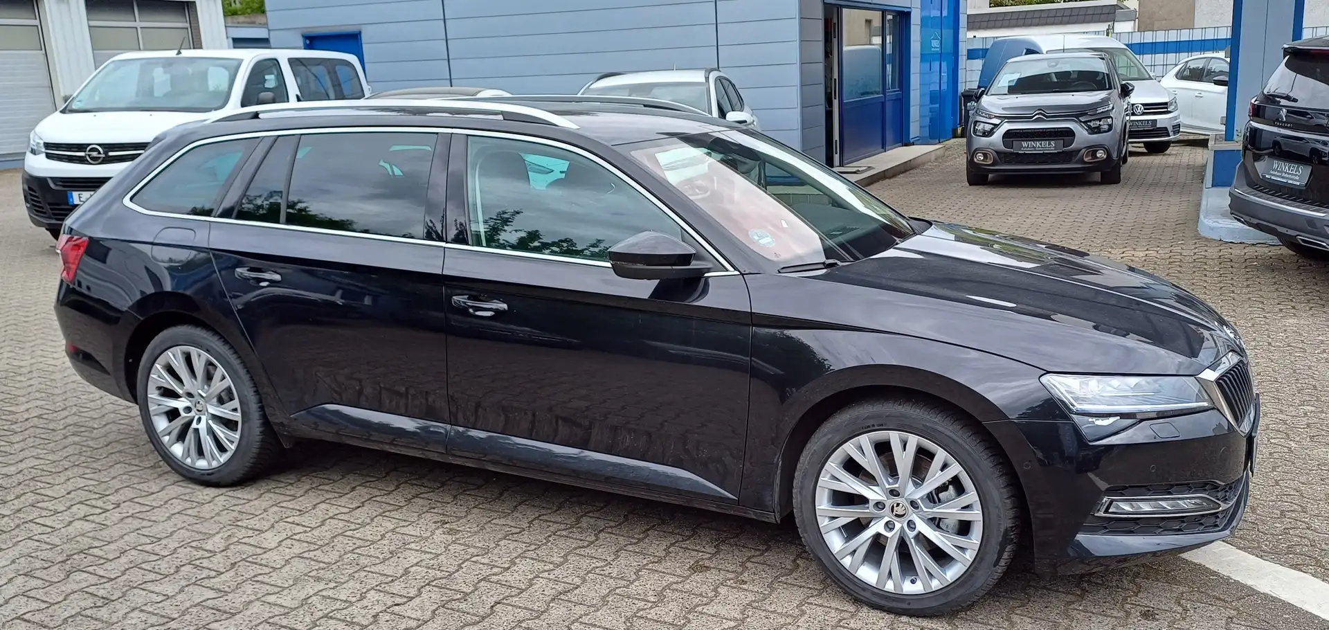 Skoda Superb Style DSG-Klimaaut-Navi-360°-Memory-ACC-PDC-18" Schwarz - 2