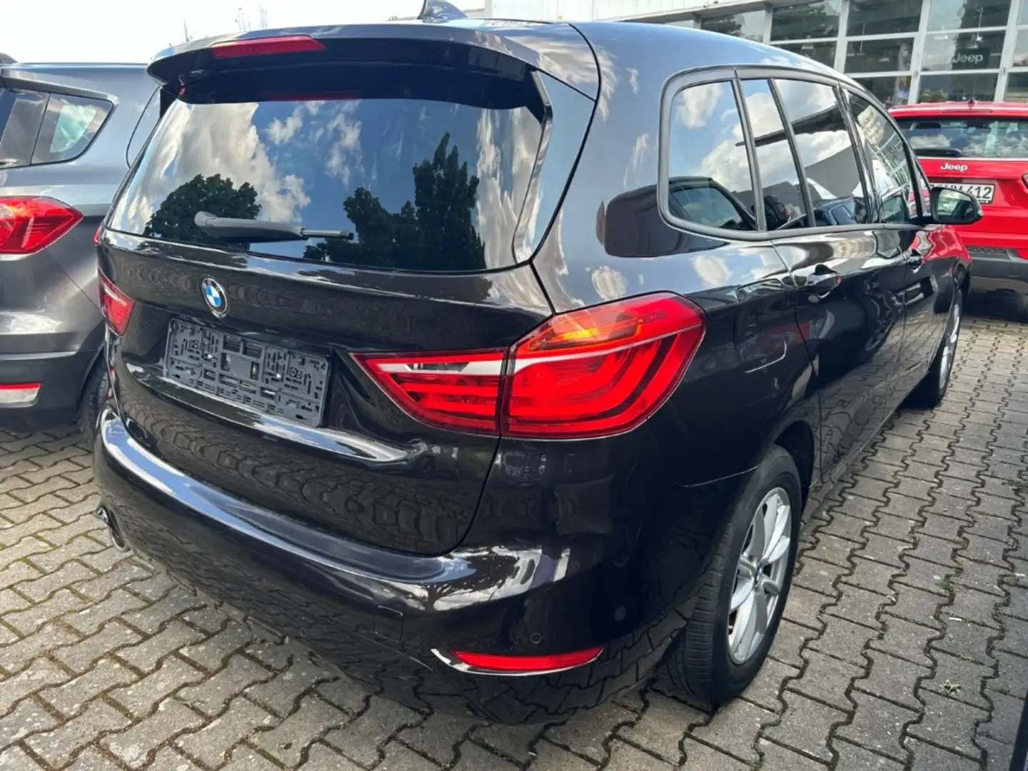 BMW 216 Gran Tourer i Advantage Navi LED El. Heckklappe Me Nero - 2