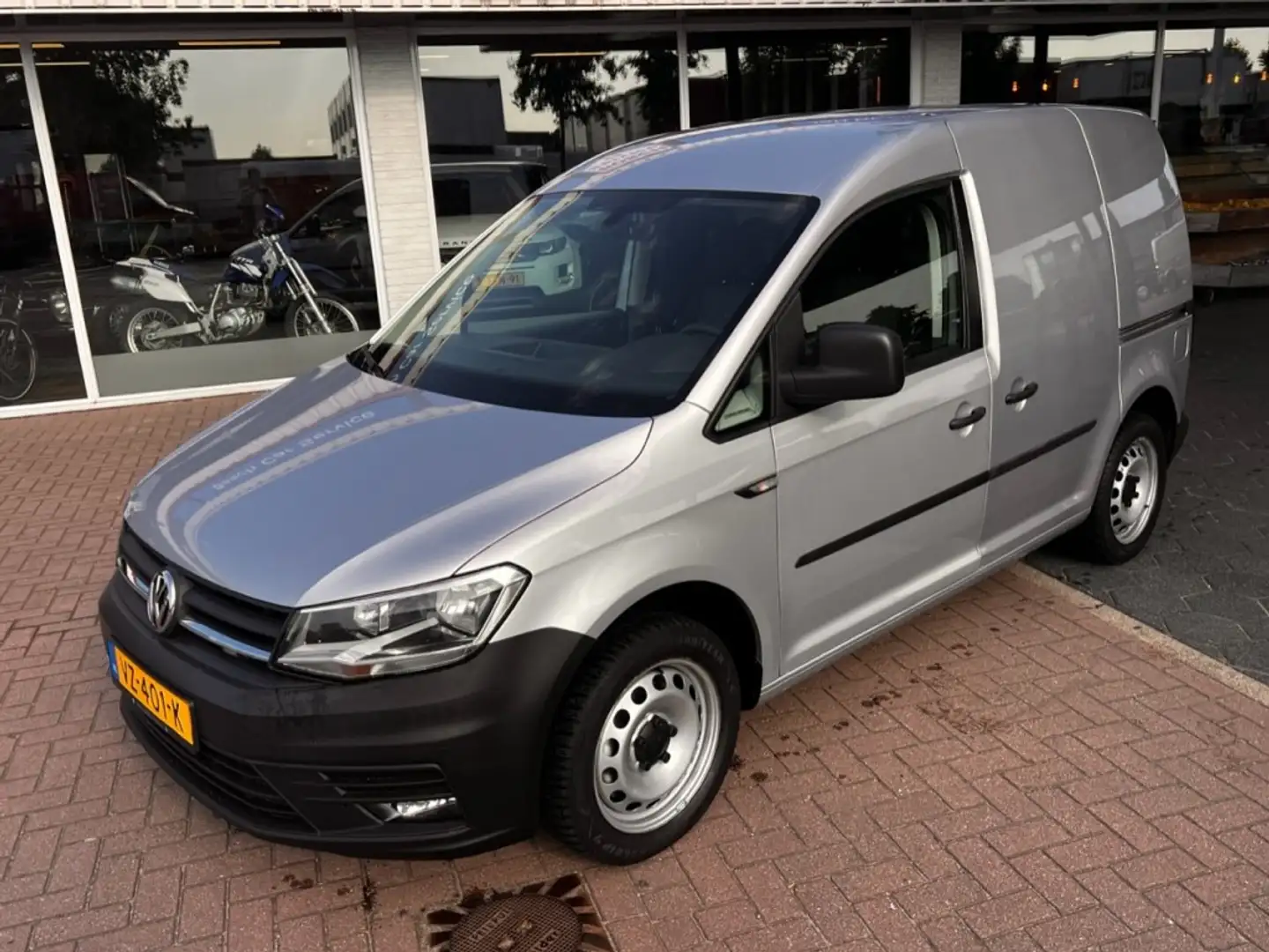 Volkswagen Caddy 1.4 TSI DSG Comfortline BPM voldaan 2x s-deur #UNI Zilver - 2