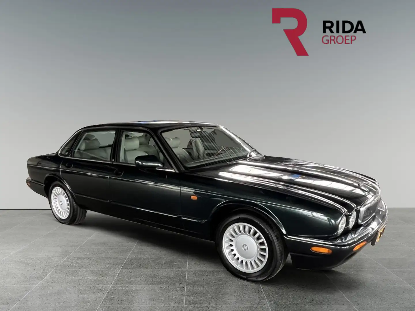 Jaguar XJ 3.2 V8 Executive Vert - 1