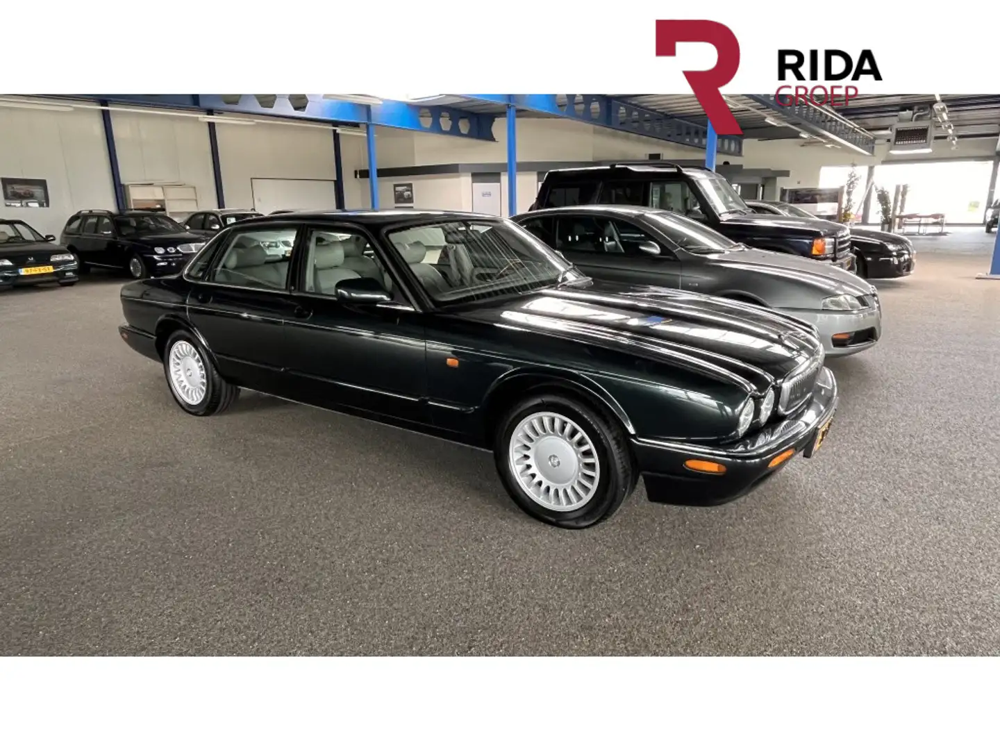 Jaguar XJ 3.2 V8 Executive Vert - 1