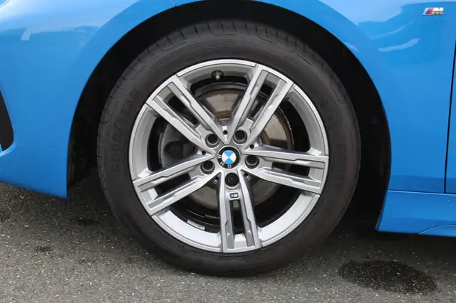 BMW 1 Series view 8