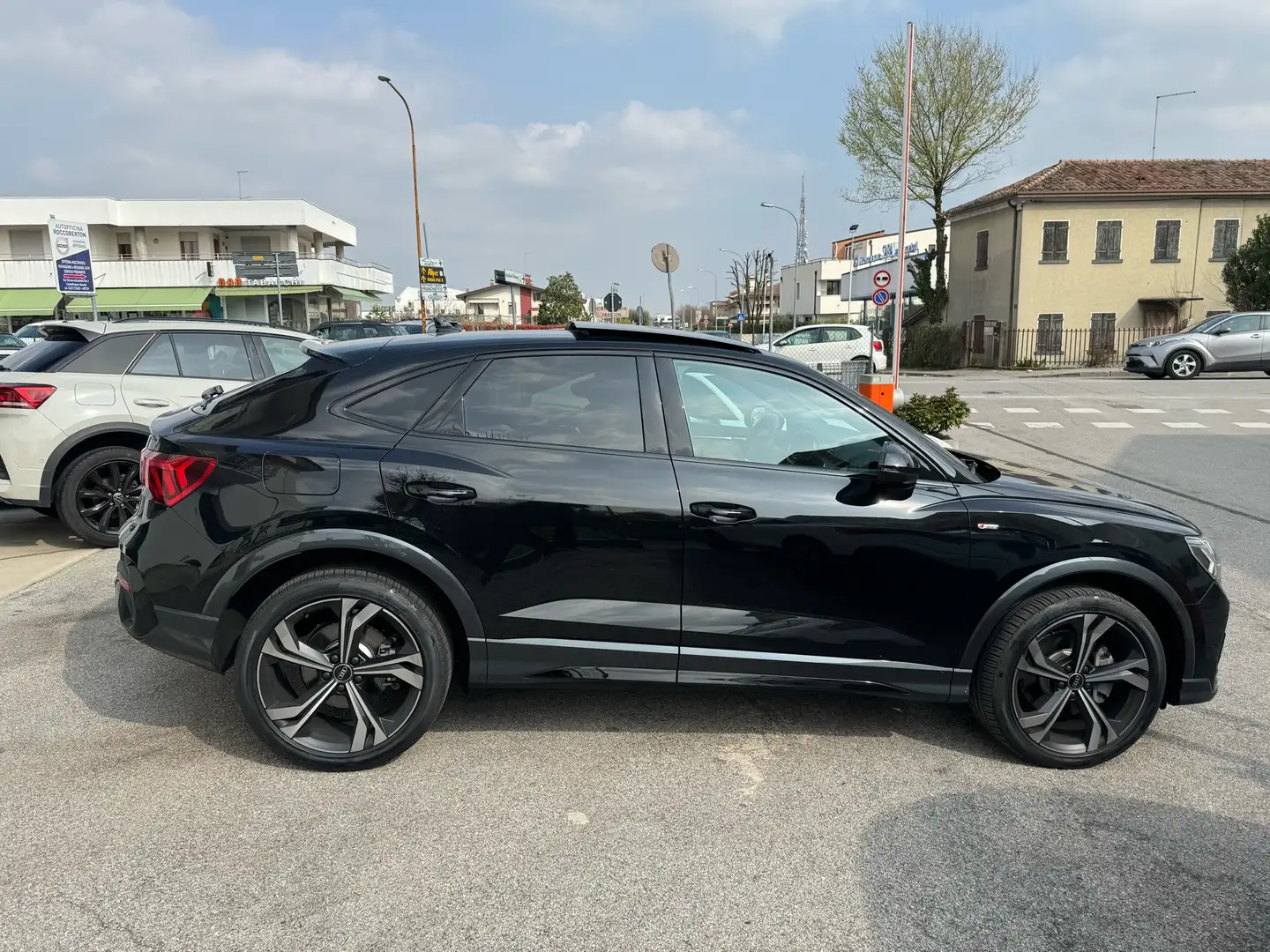 Audi Q3 Sportback 40 2.0 tdi S line  quattro *Tettuccio* Schwarz - 2