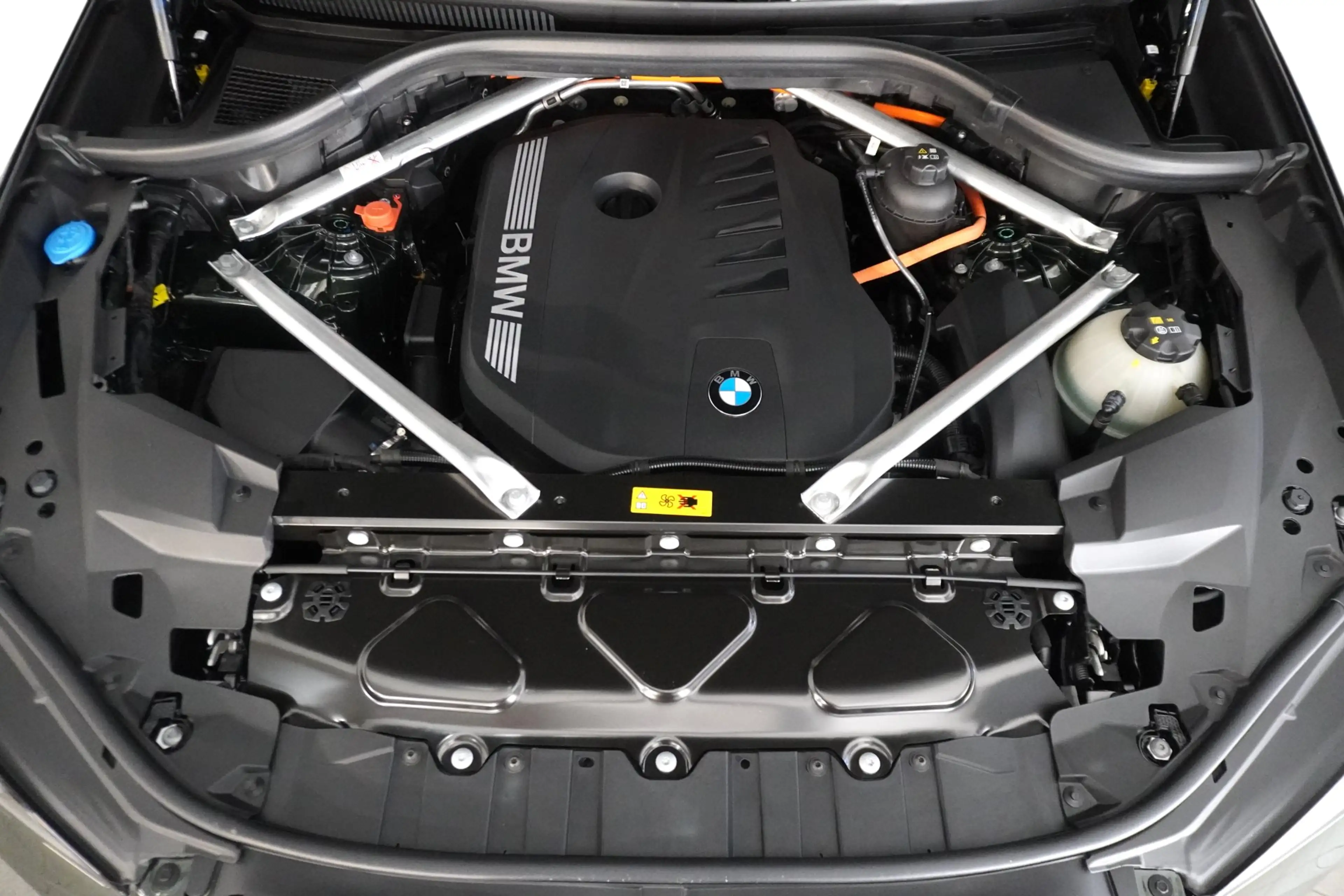 BMW X5 xDrive50e — photo 2